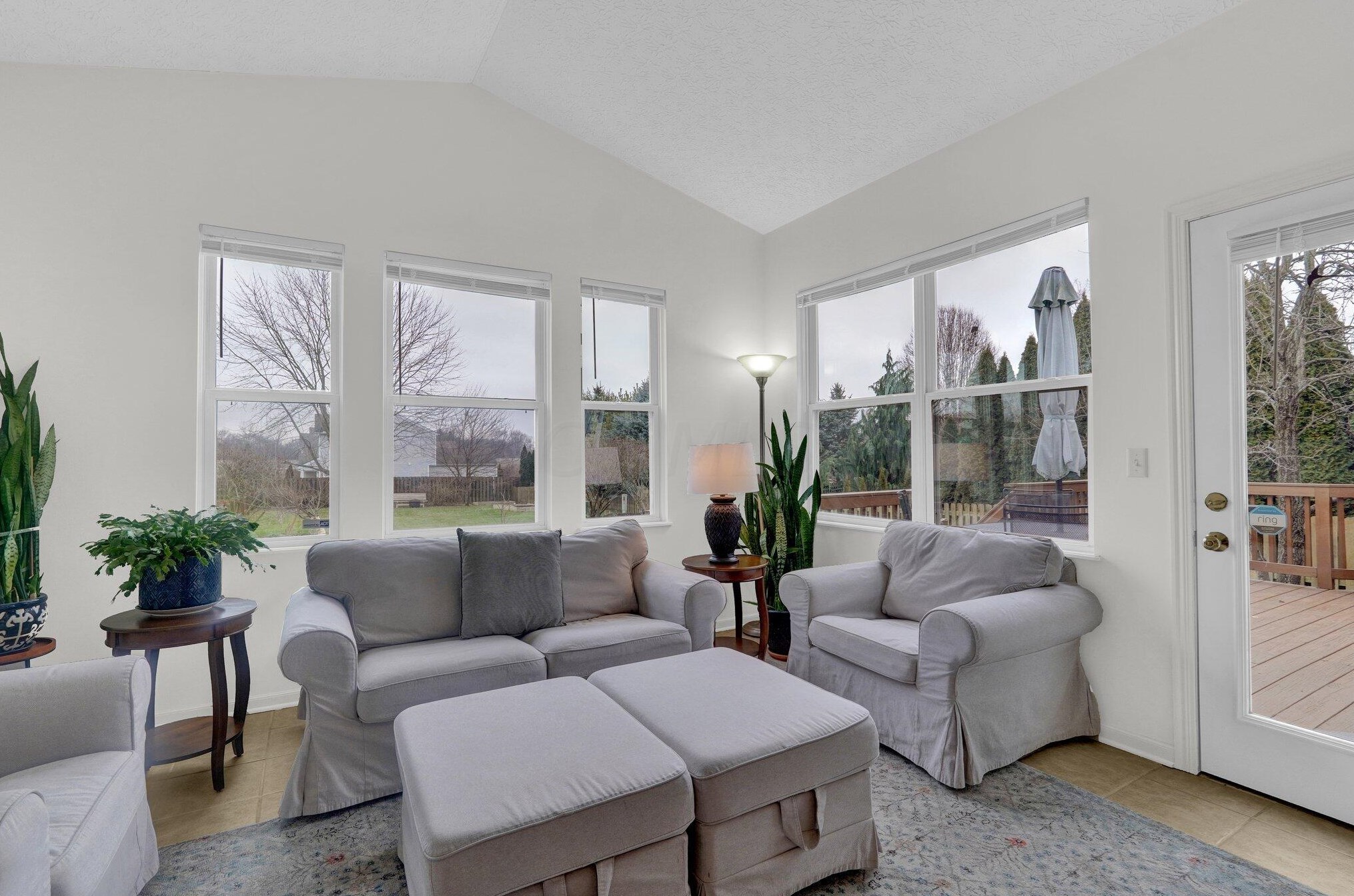 9226 Prestwick Grn Dr, Columbus OH 43240-2137 exterior