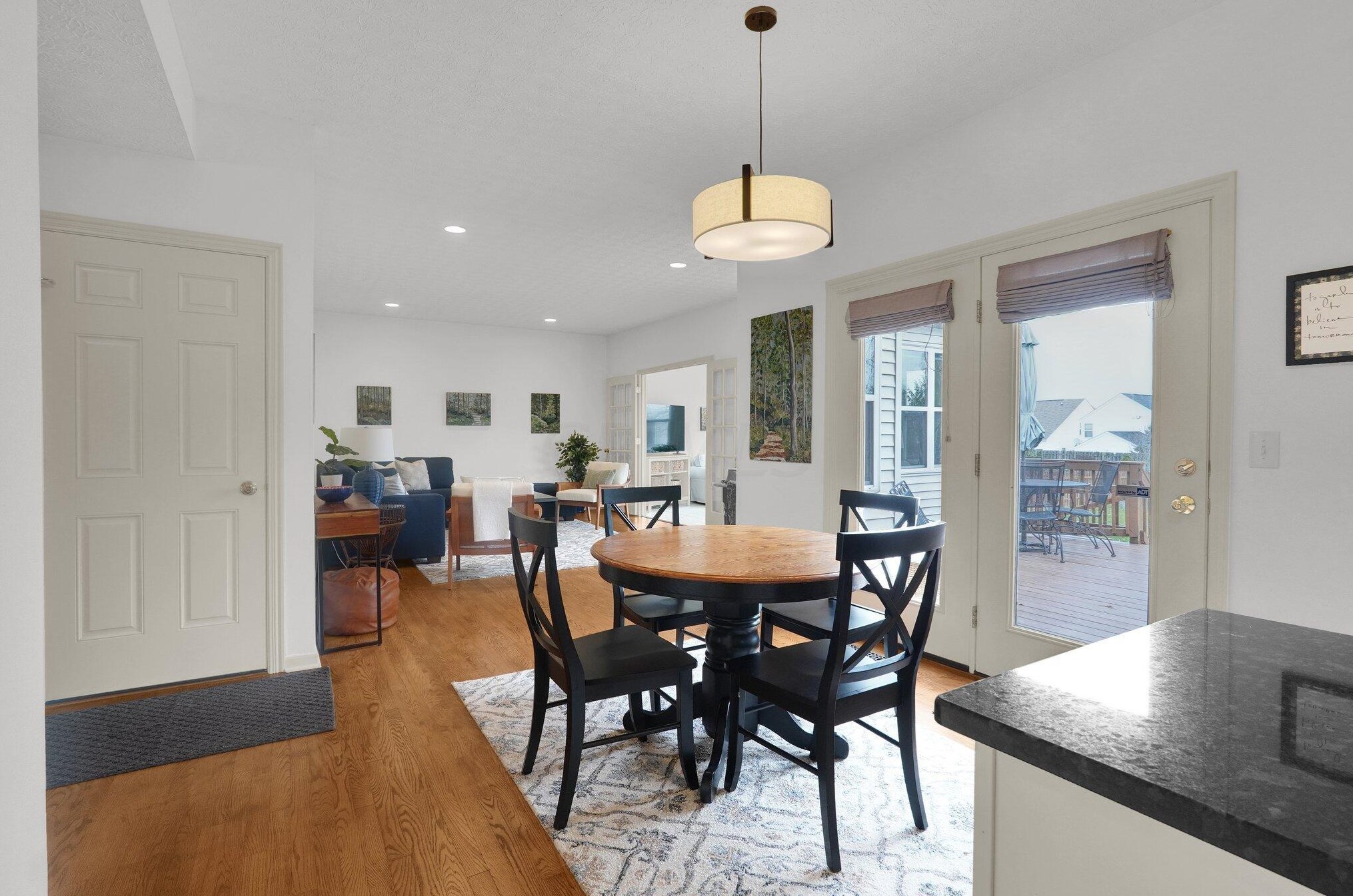 9226 Prestwick Grn Dr, Columbus OH 43240-2137 exterior