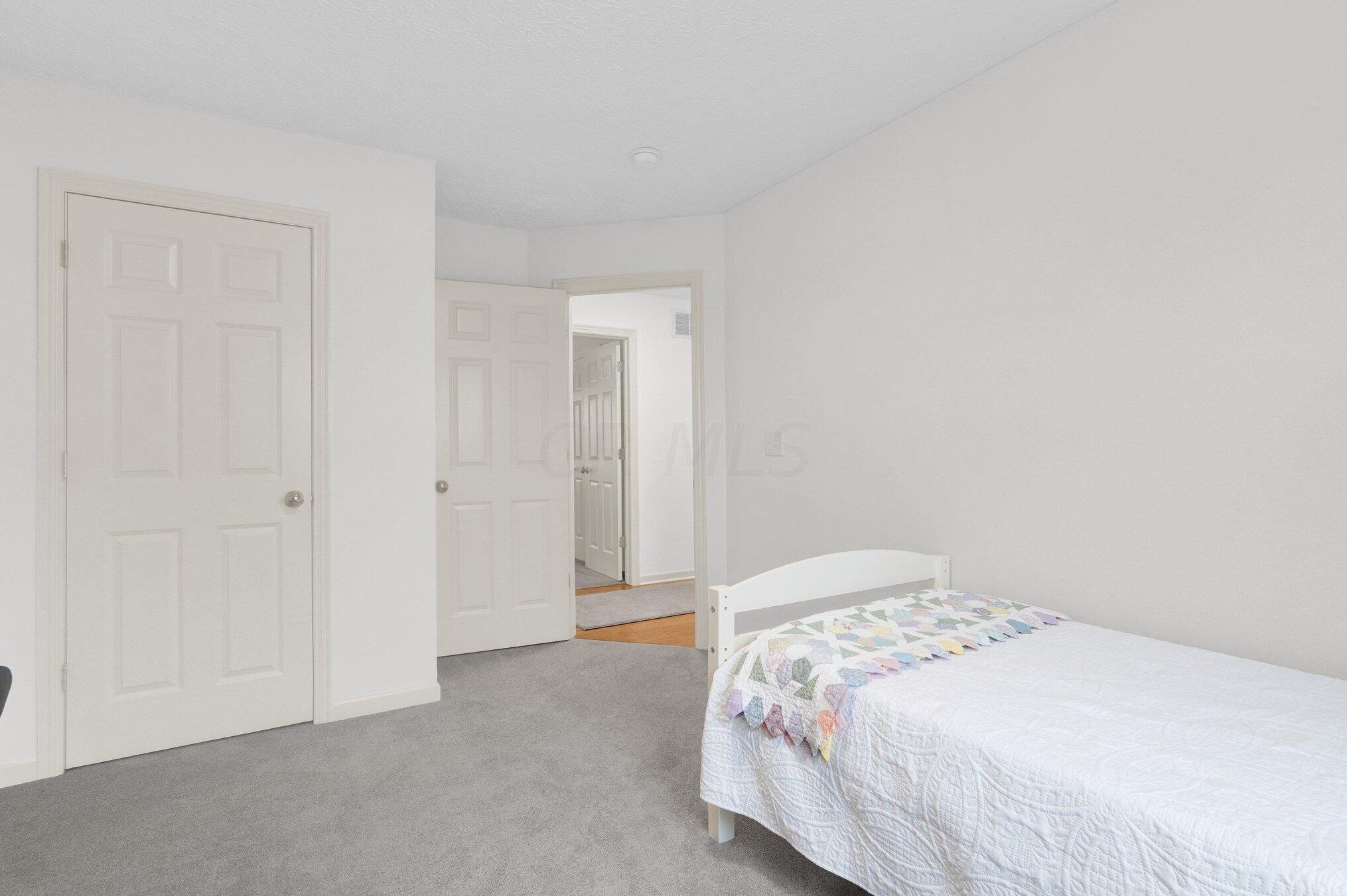 9226 Prestwick Grn Dr, Columbus OH 43240-2137 exterior