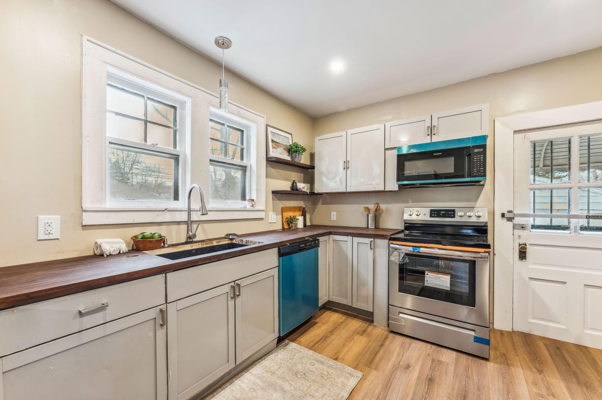 1700 Bide A Wee Park Ave, Columbus OH 43205-3039 exterior