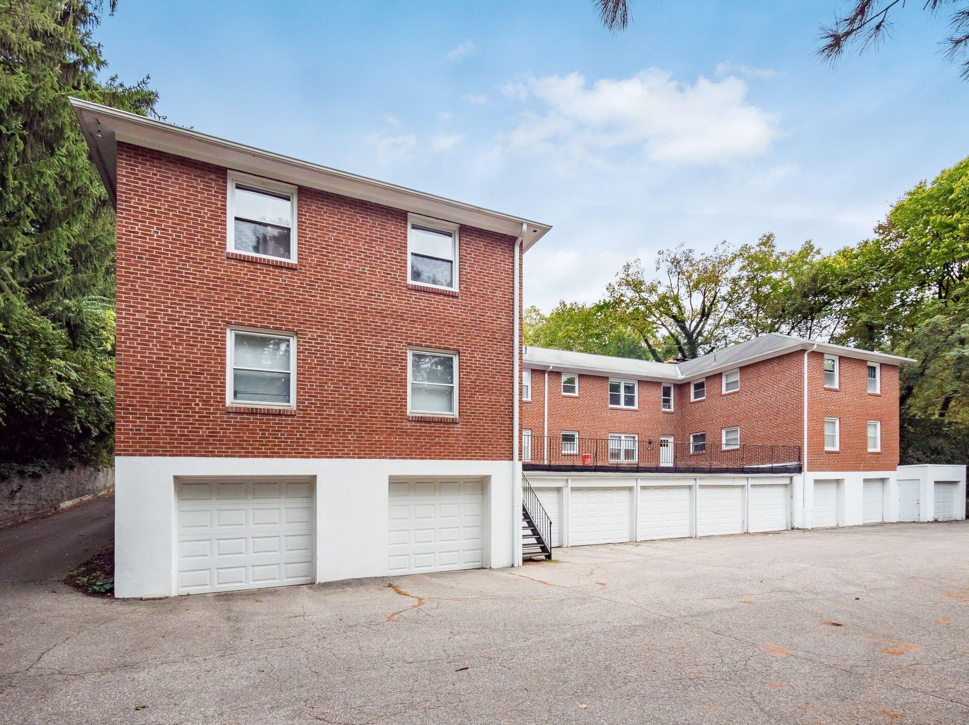 2615 Charing Rd, Columbus OH 43221-3675 exterior