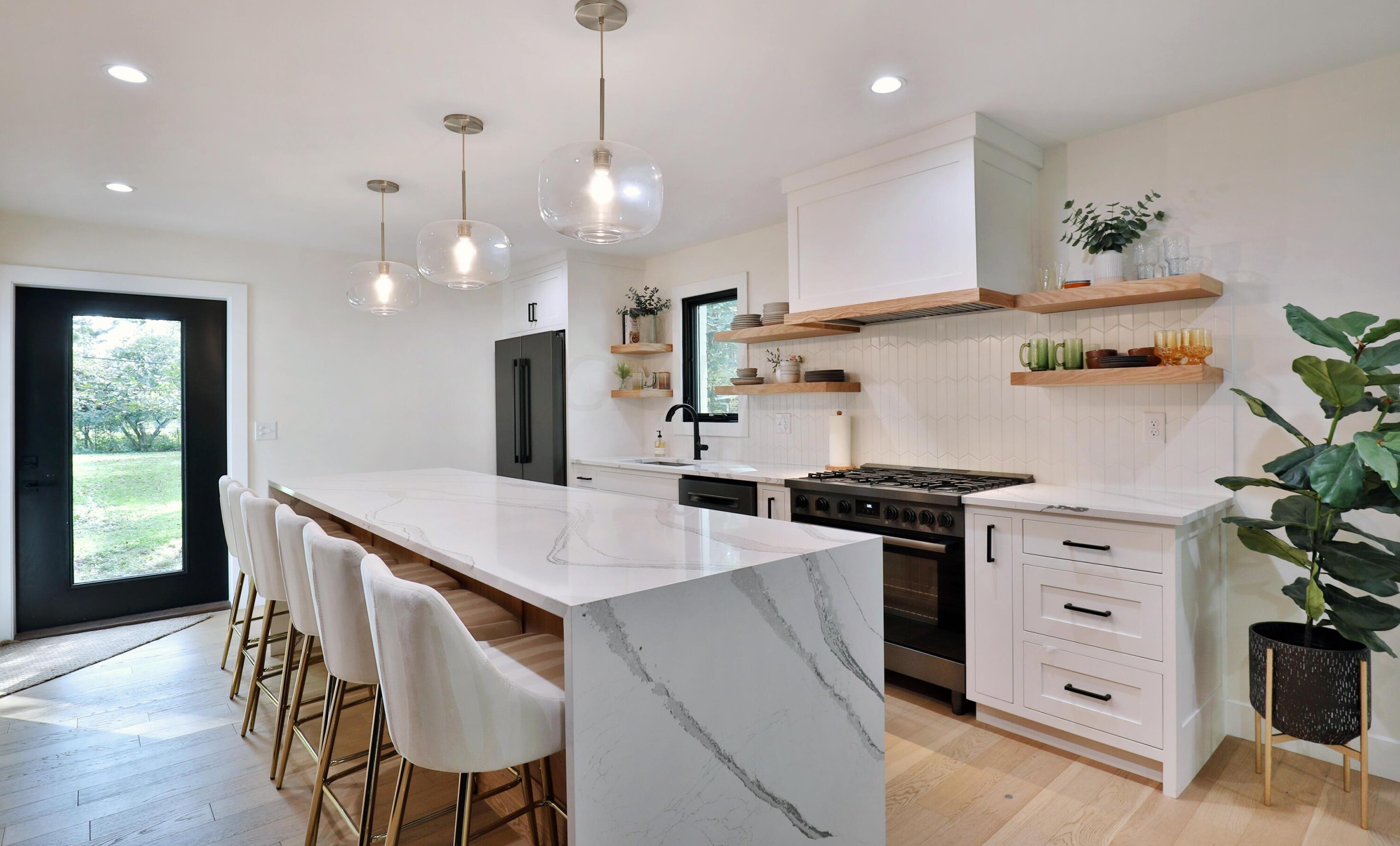 217 Canyon Dr, Columbus OH  43214-3105 exterior