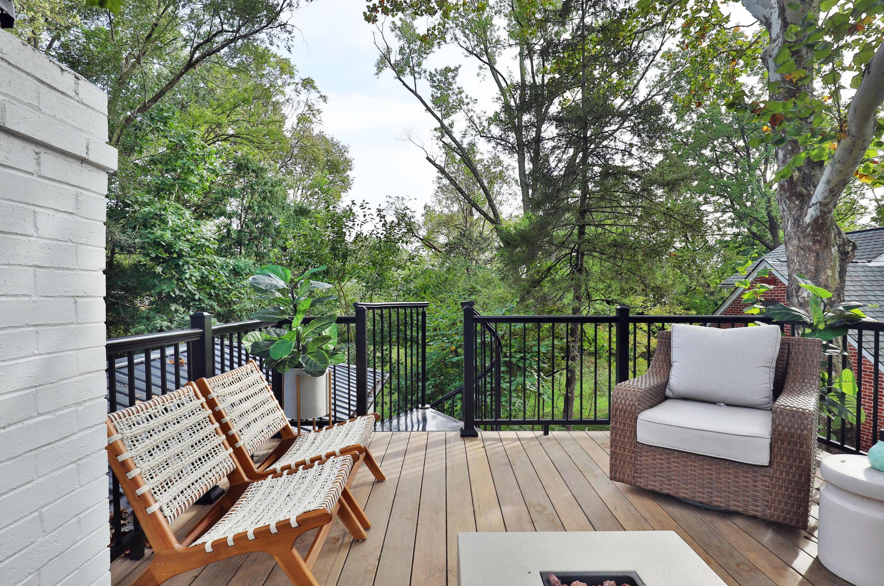 217 Canyon Dr, Columbus OH  43214-3105 exterior