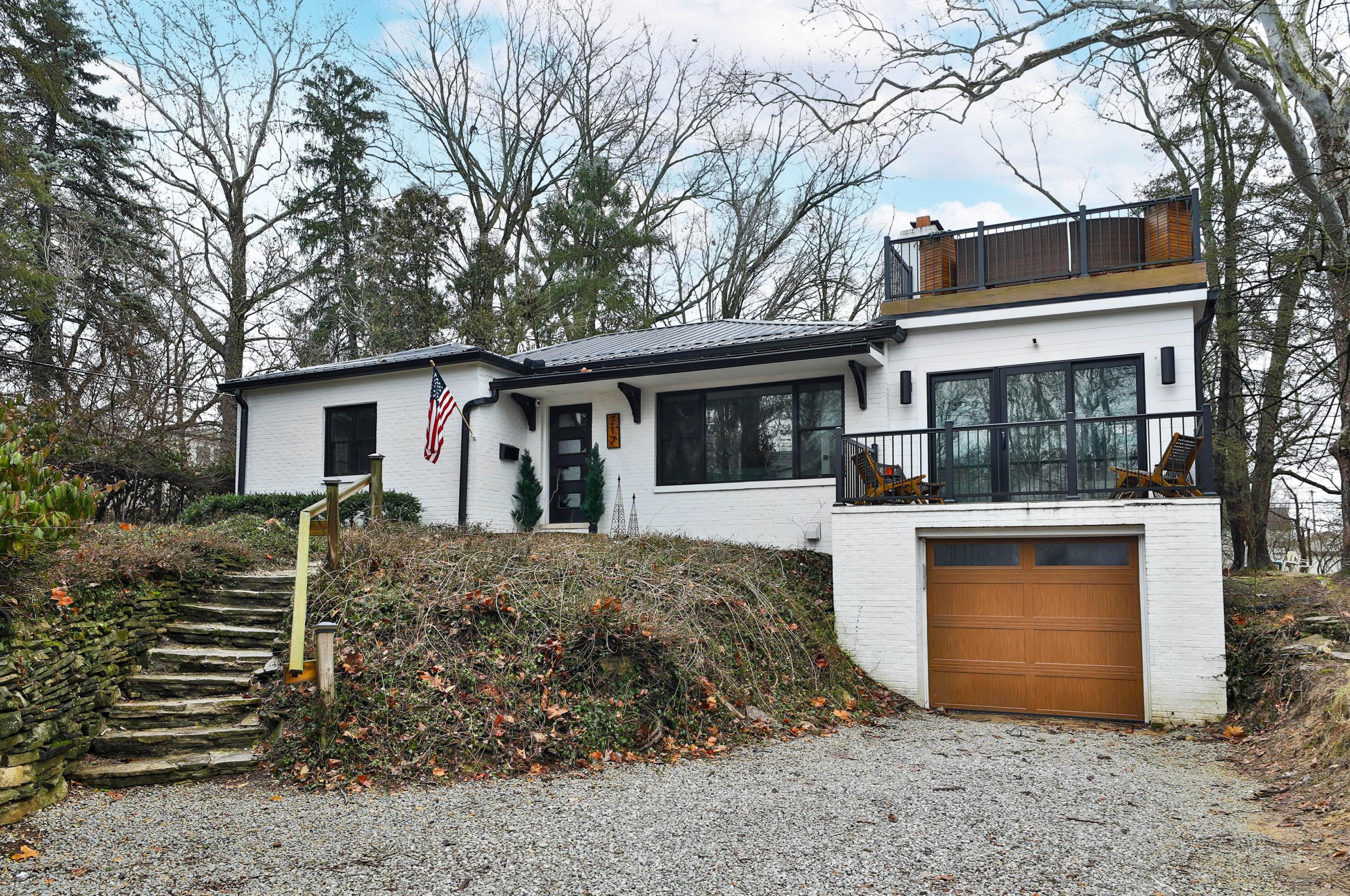 217 Canyon Dr, Columbus OH  43214-3105 exterior