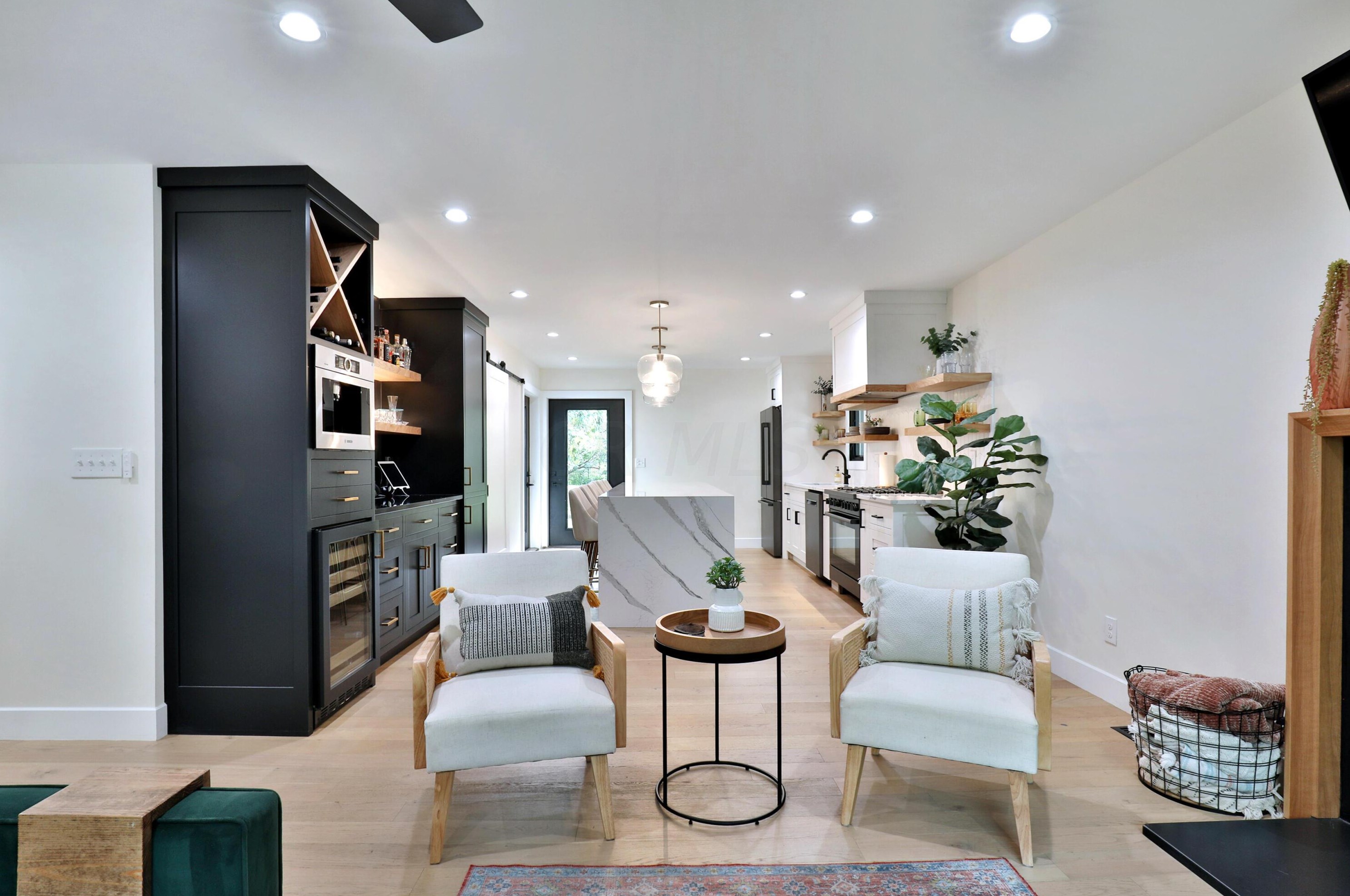 217 Canyon Dr, Columbus OH  43214-3105 exterior