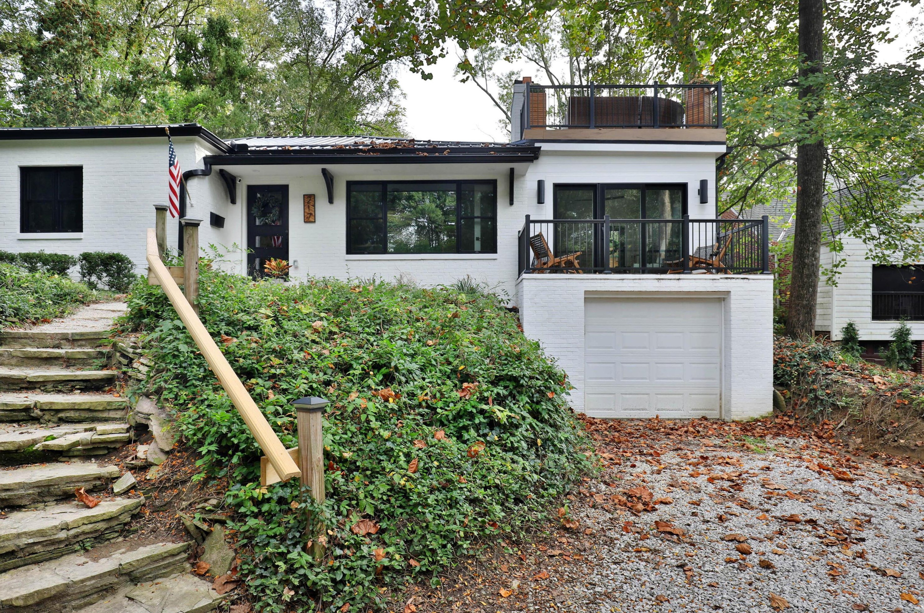 217 Canyon Dr, Columbus OH  43214-3105 exterior