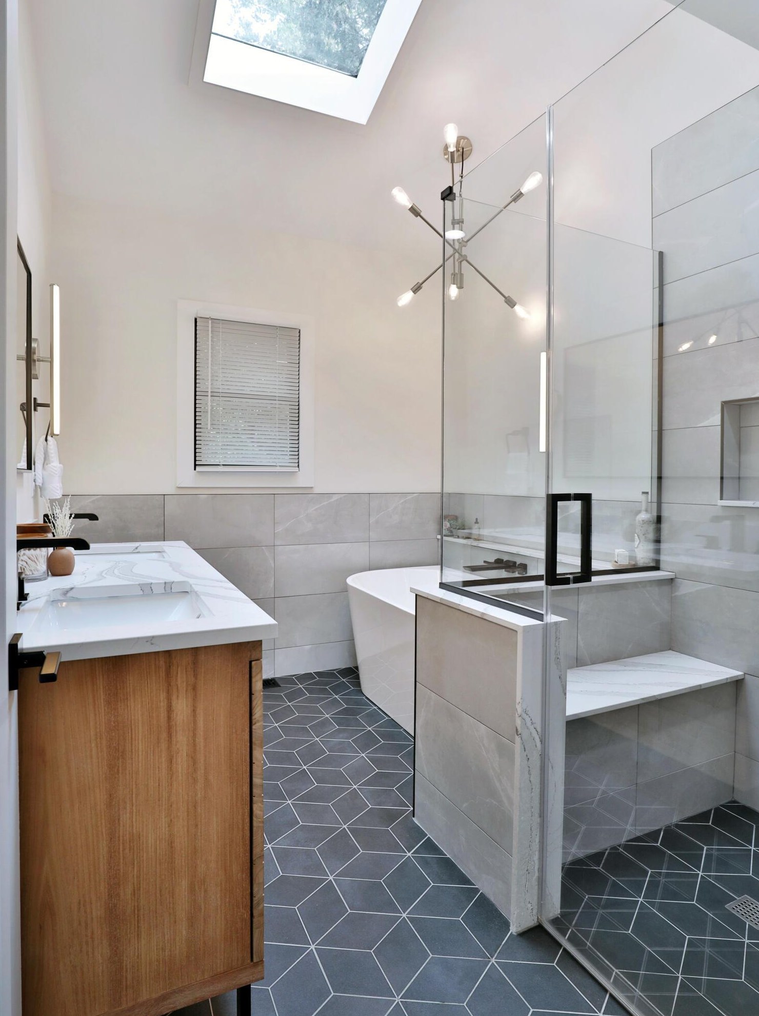 217 Canyon Dr, Columbus OH  43214-3105 exterior