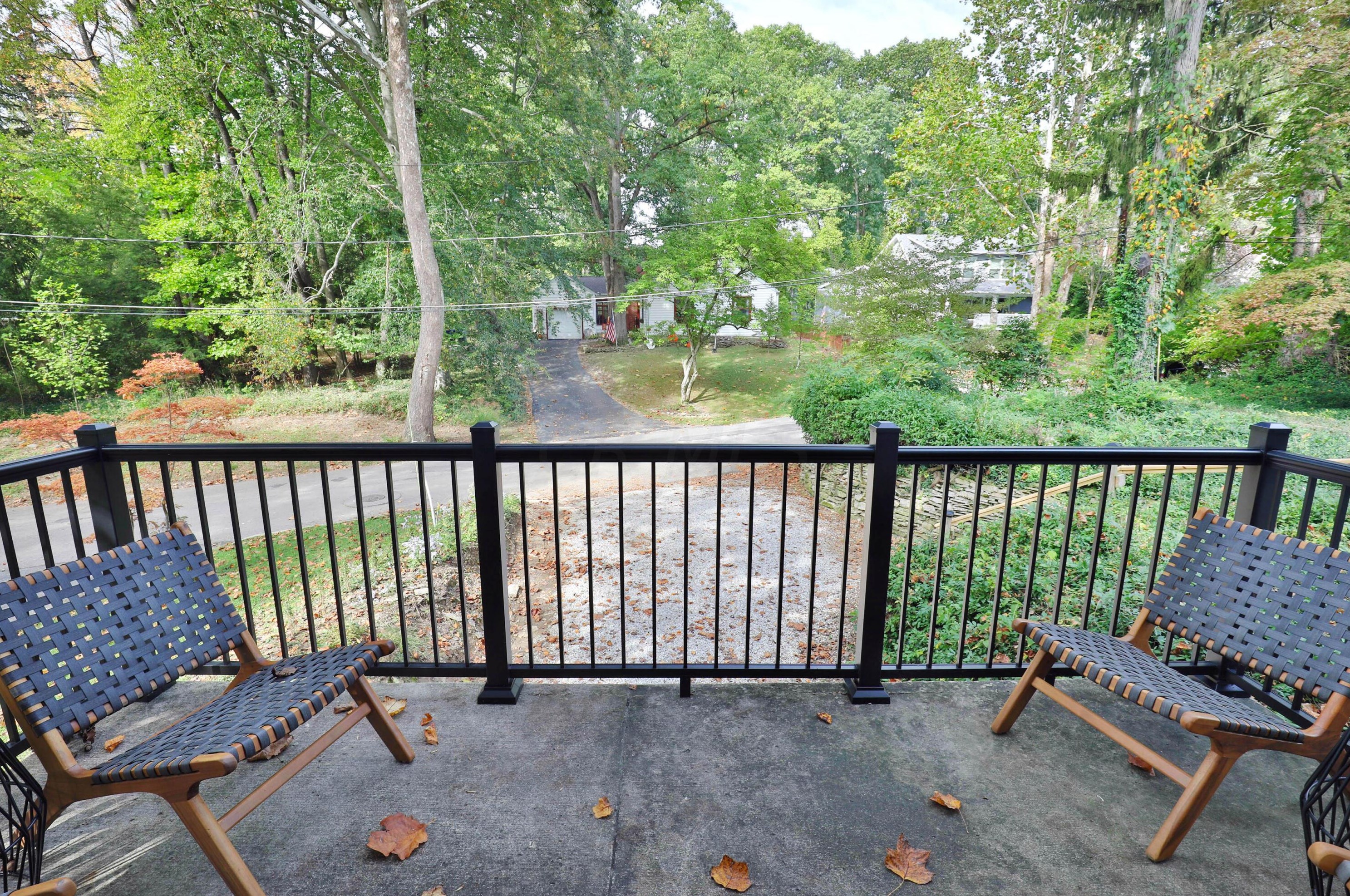 217 Canyon Dr, Columbus OH  43214-3105 exterior