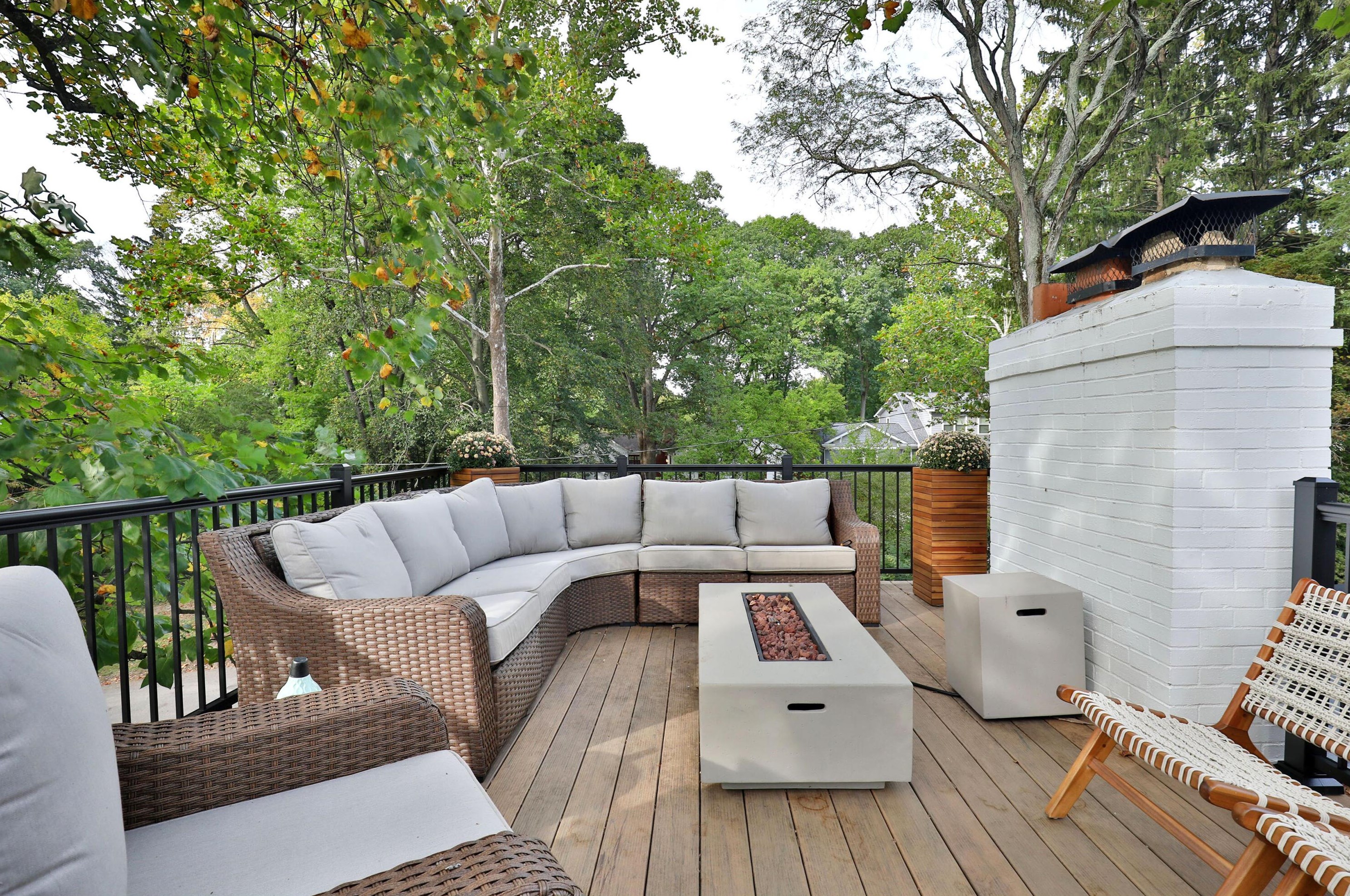 217 Canyon Dr, Columbus OH  43214-3105 exterior