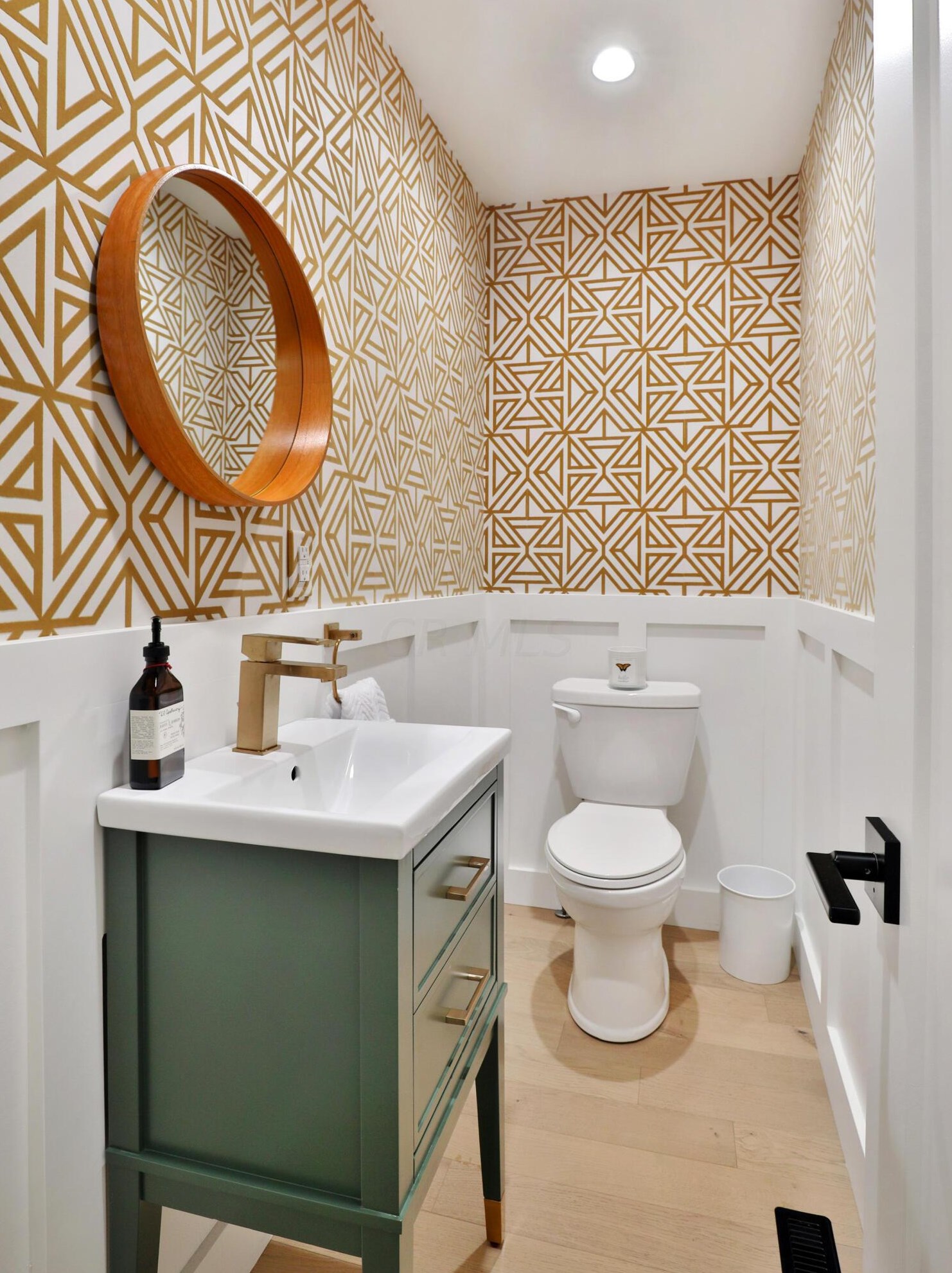 217 Canyon Dr, Columbus OH  43214-3105 exterior