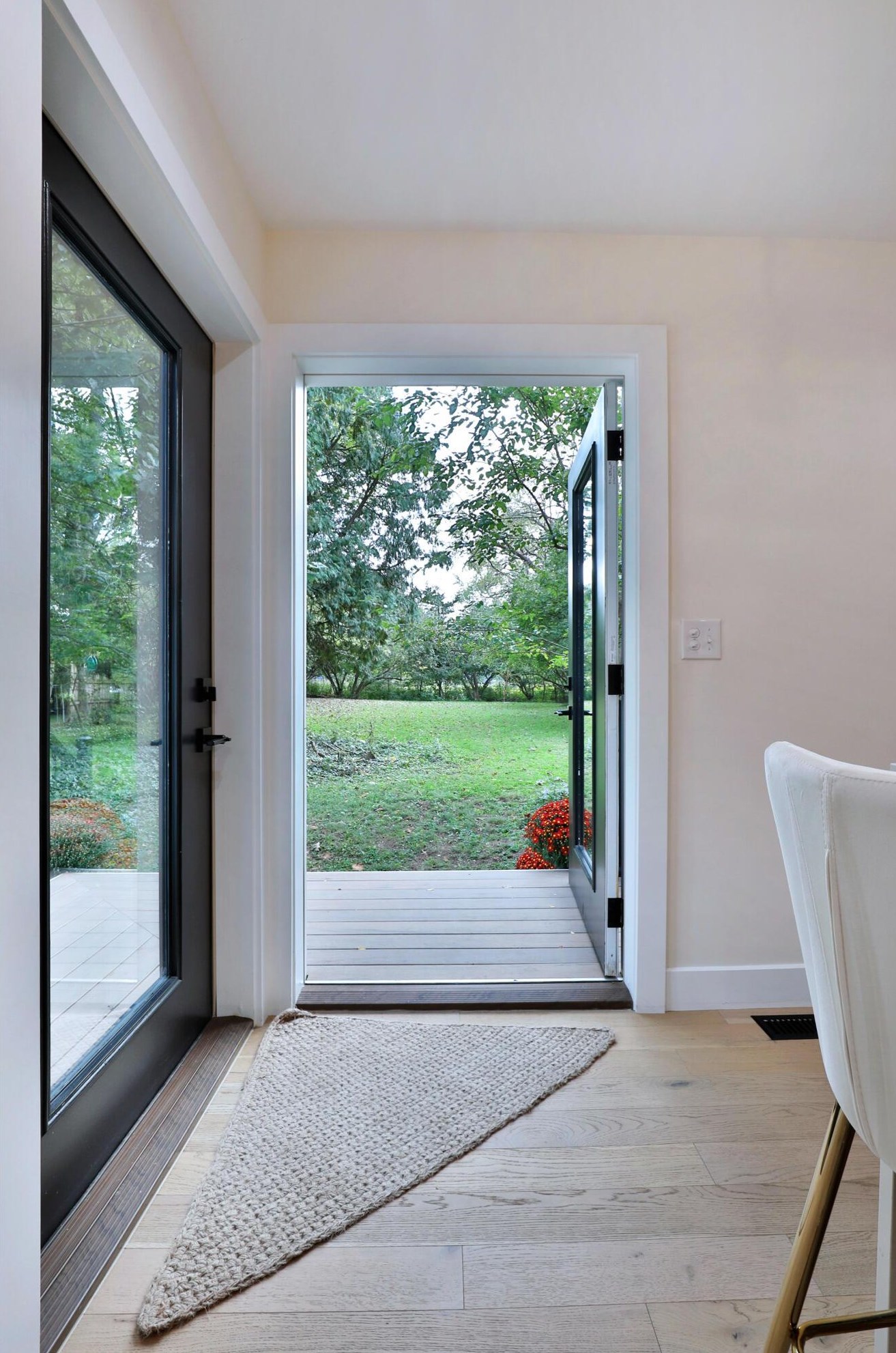 217 Canyon Dr, Columbus OH  43214-3105 exterior