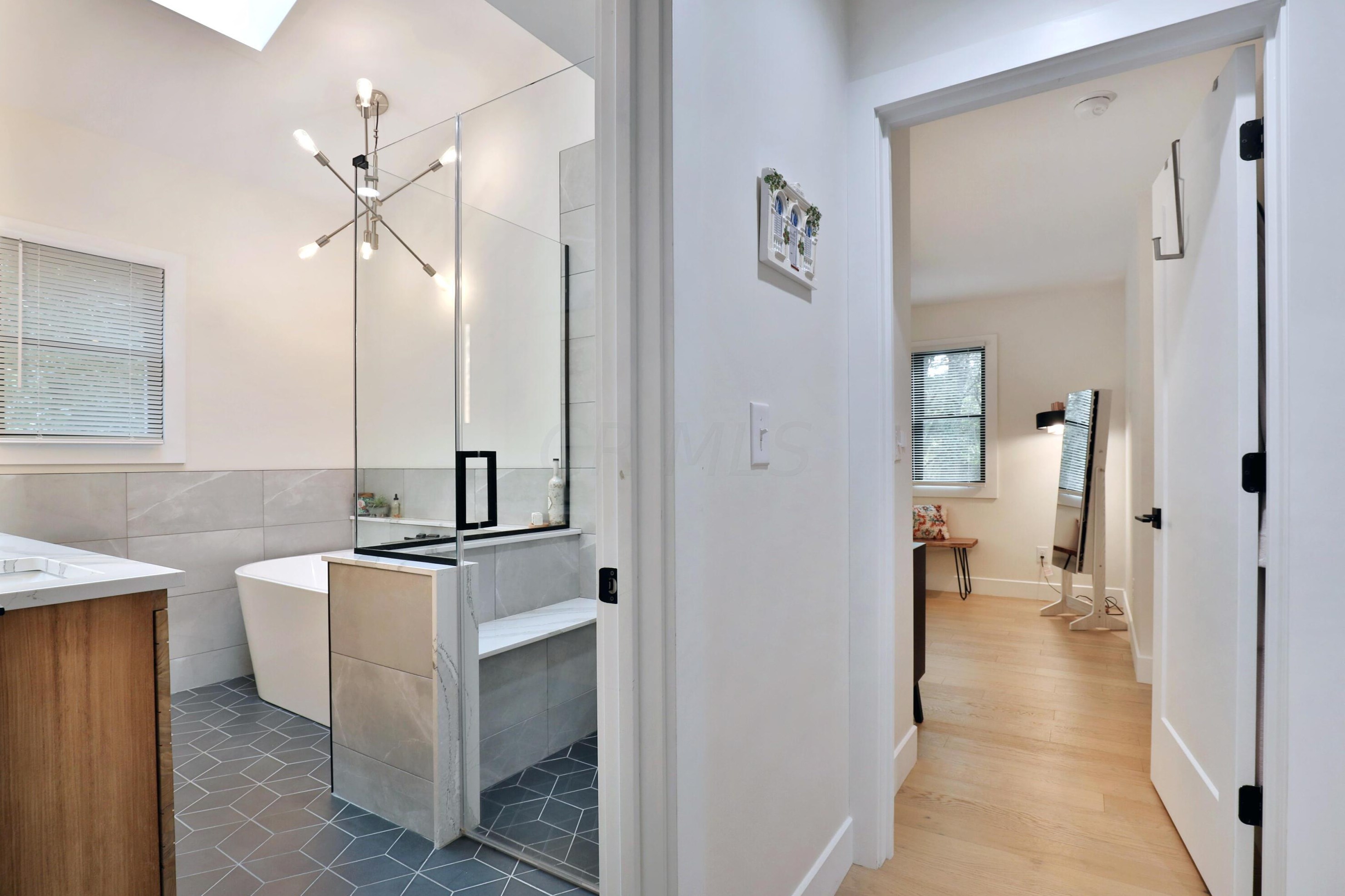 217 Canyon Dr, Columbus OH  43214-3105 exterior