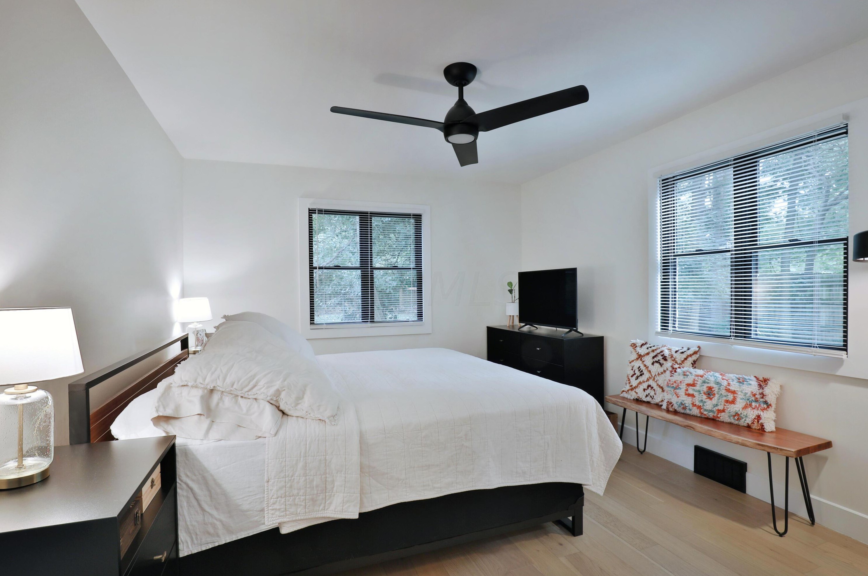 217 Canyon Dr, Columbus OH  43214-3105 exterior