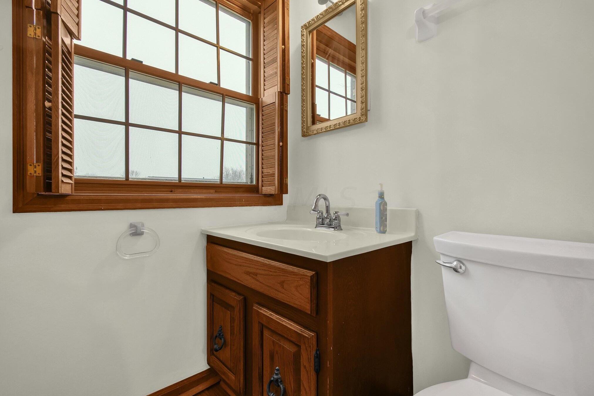 1261 Youngland Dr, Columbus OH 43228-9599 exterior