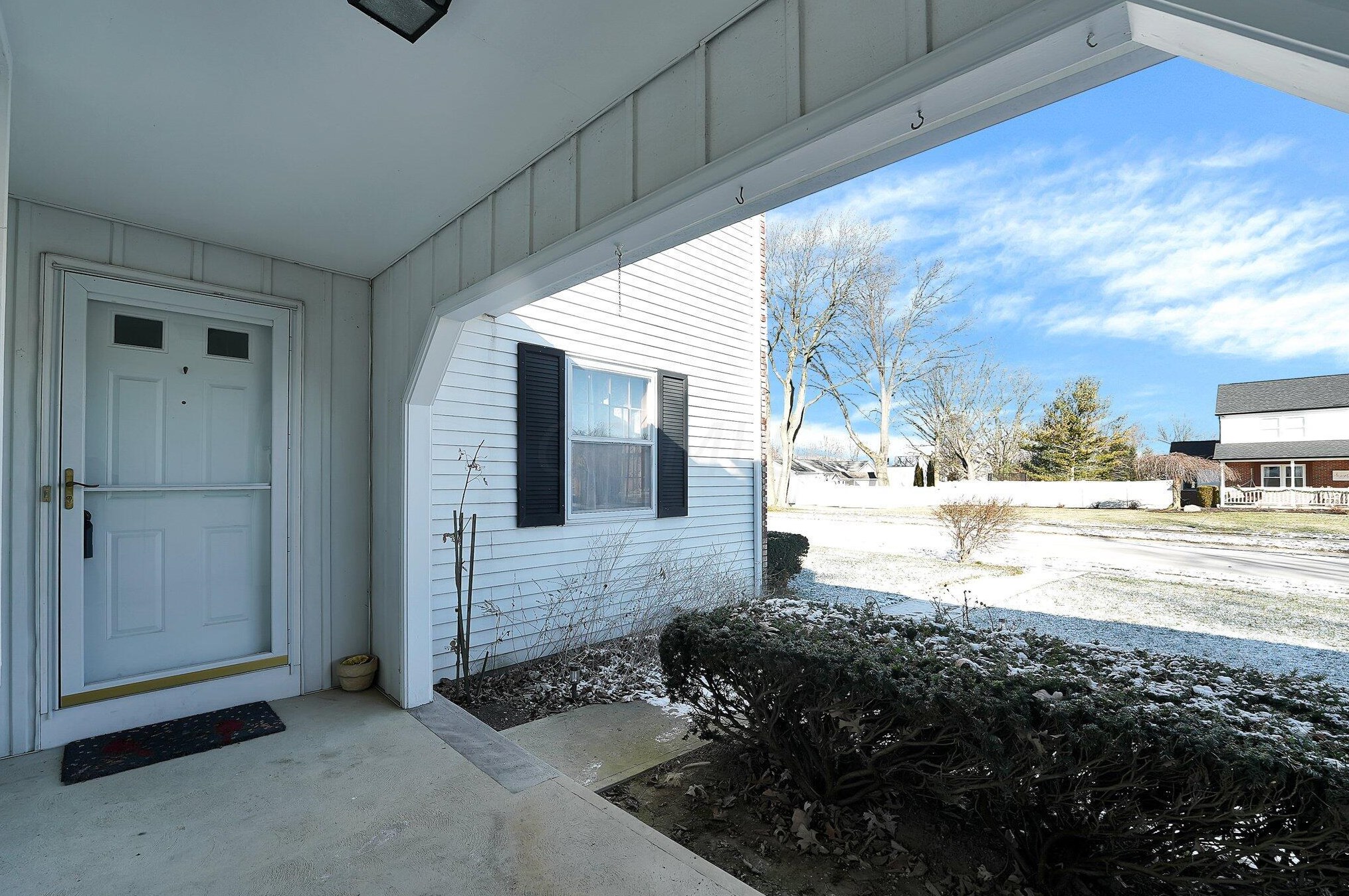 1261 Youngland Dr, Columbus OH 43228-9599 exterior