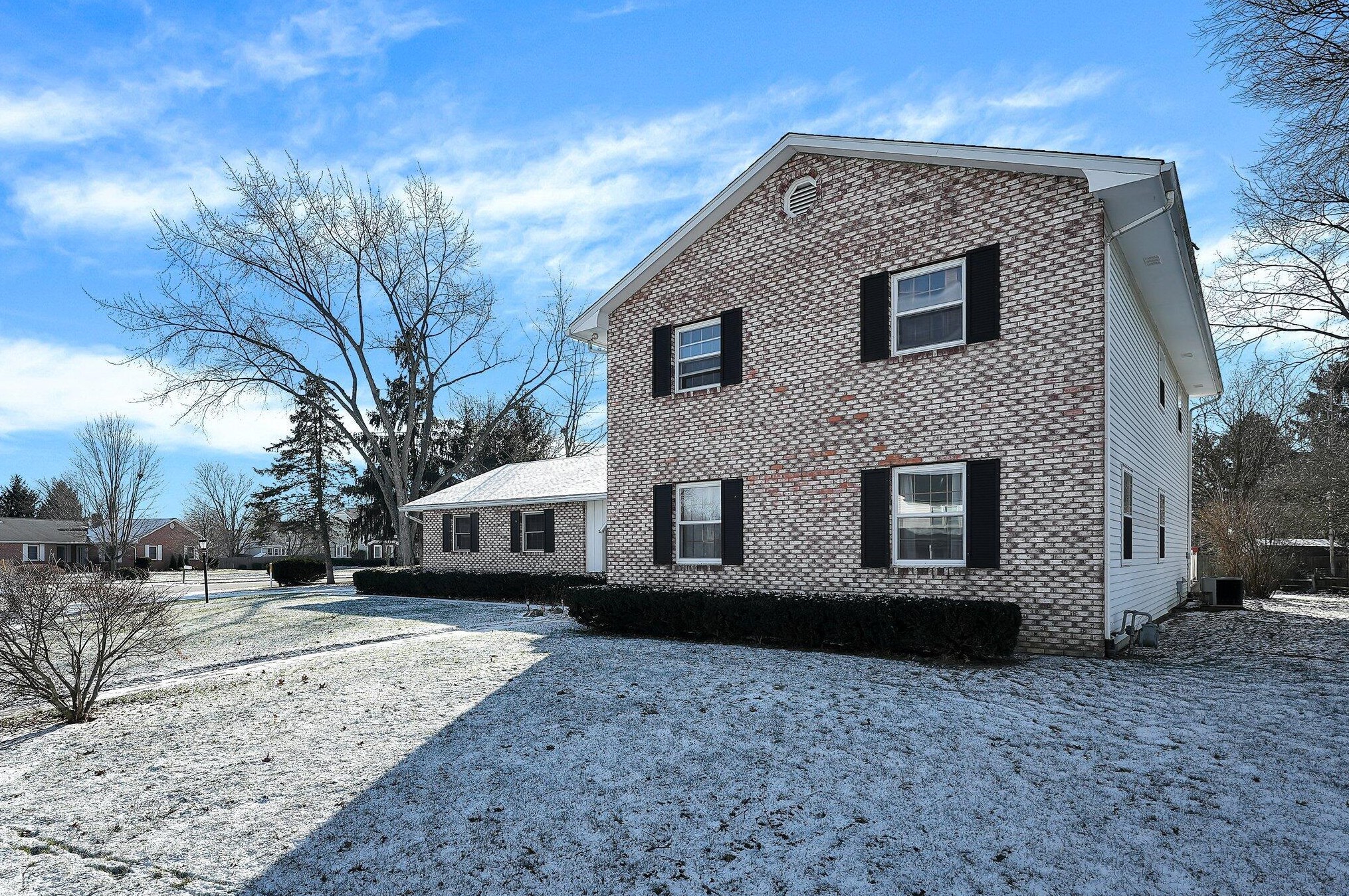 1261 Youngland Dr, Columbus OH 43228-9599 exterior