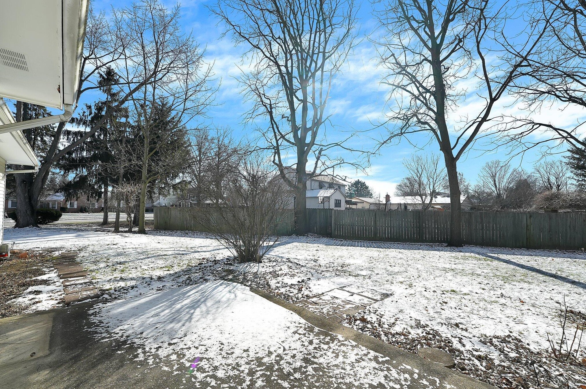 1261 Youngland Dr, Columbus OH 43228-9599 exterior