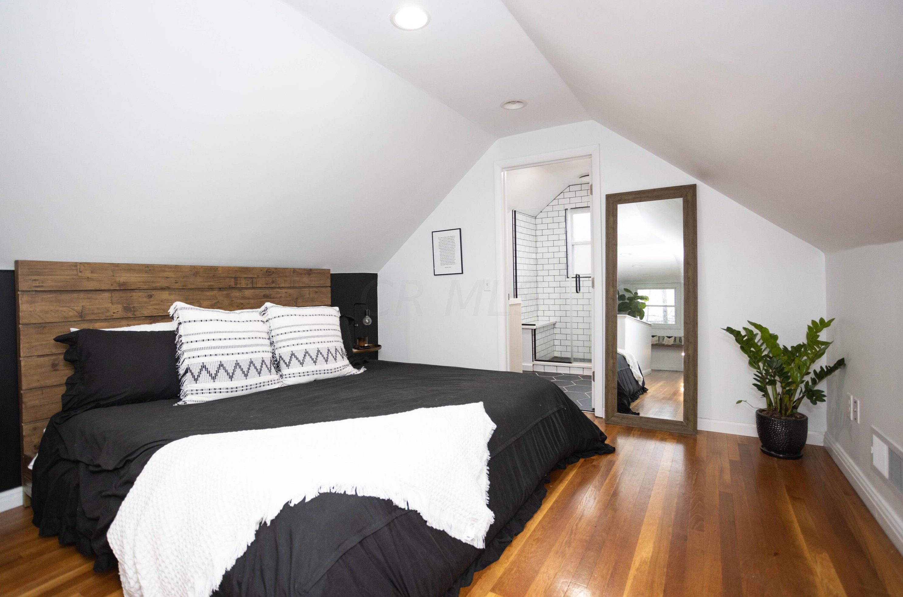 720 Dominion Blvd, Columbus OH  43214-2277 exterior