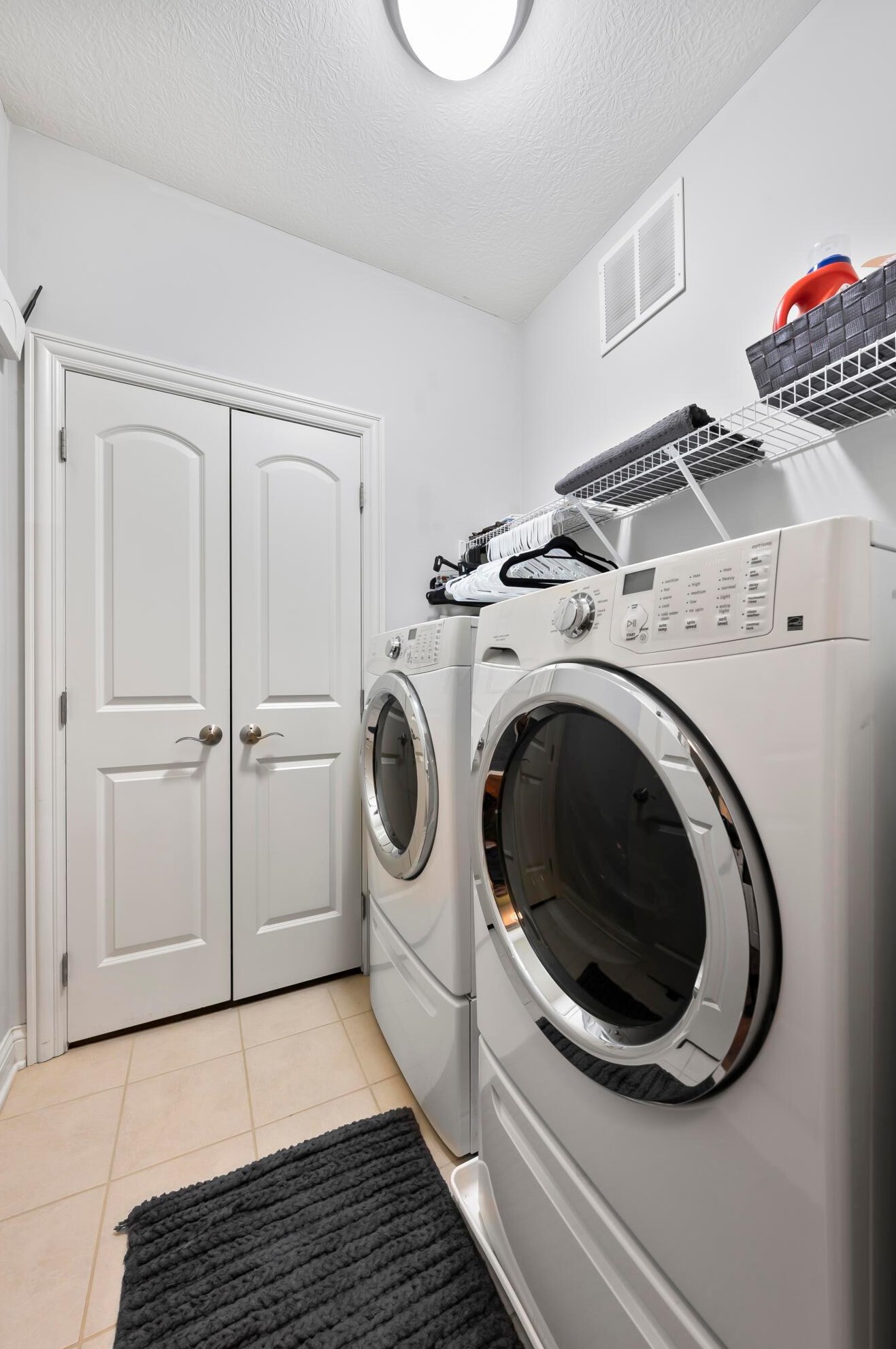 2353 Keep Pl, Columbus OH  43204-4989 exterior