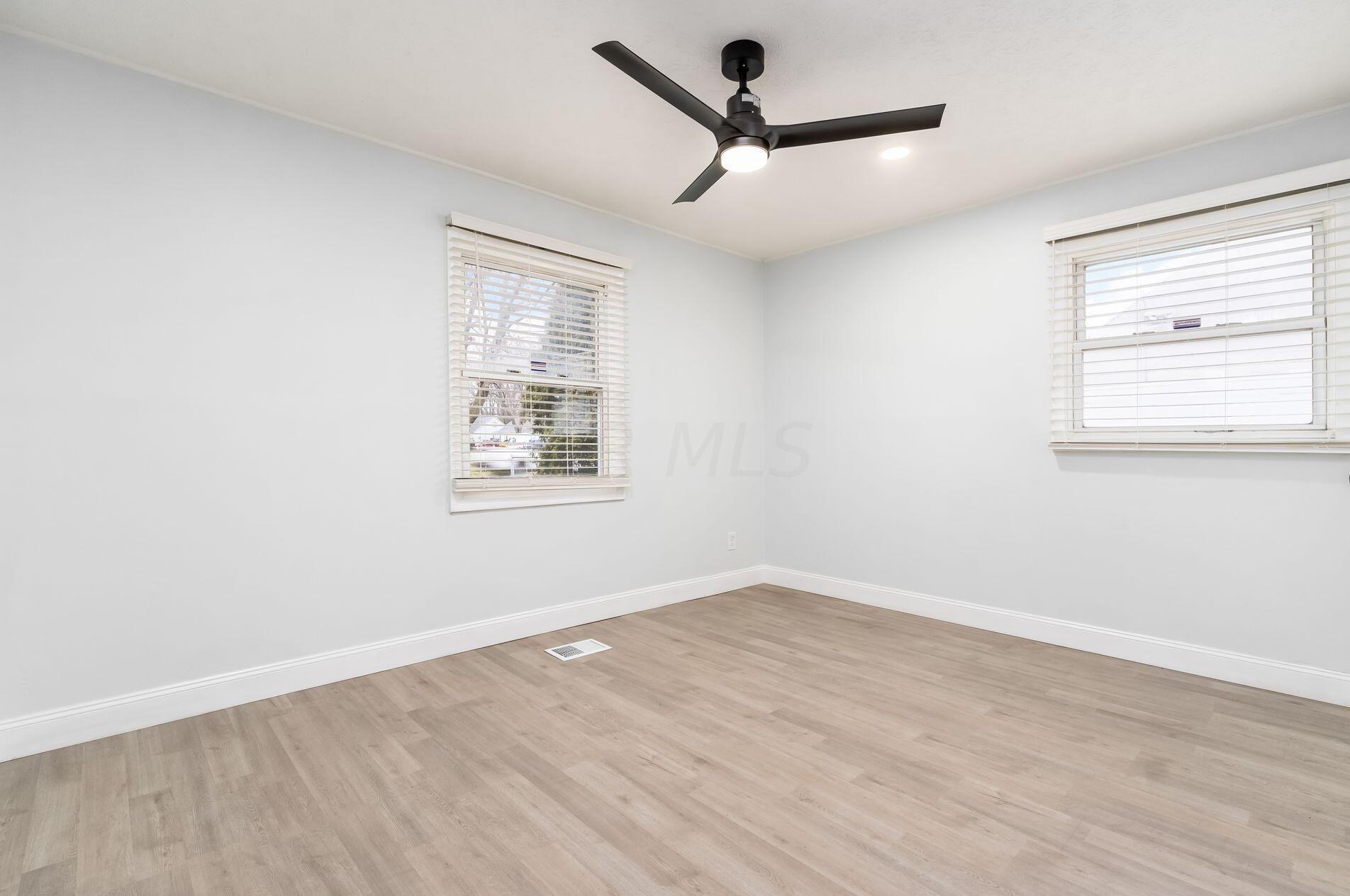 4963 Dimson Dr, Columbus OH  43213-2413 exterior