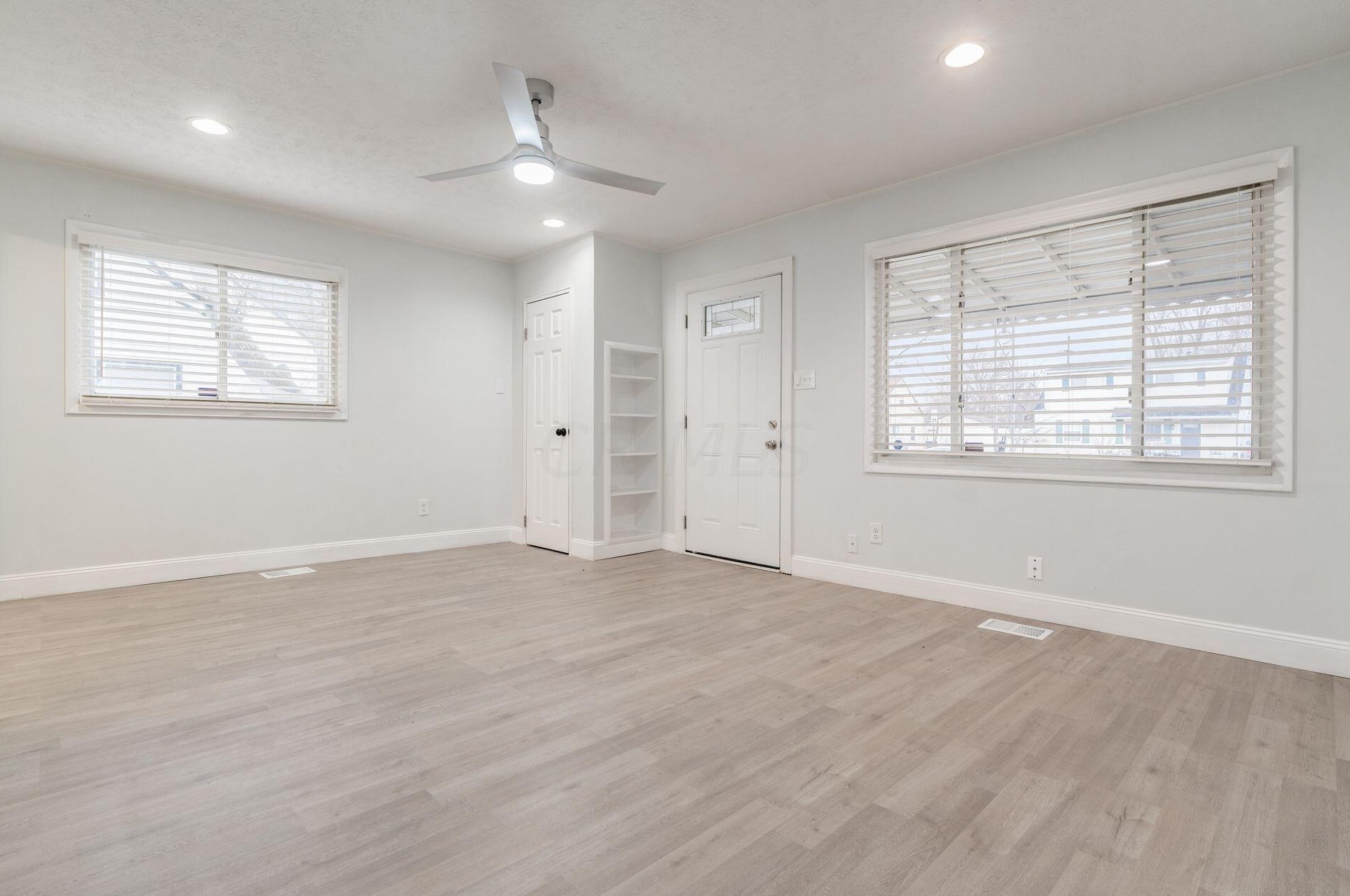 4963 Dimson Dr, Columbus OH  43213-2413 exterior