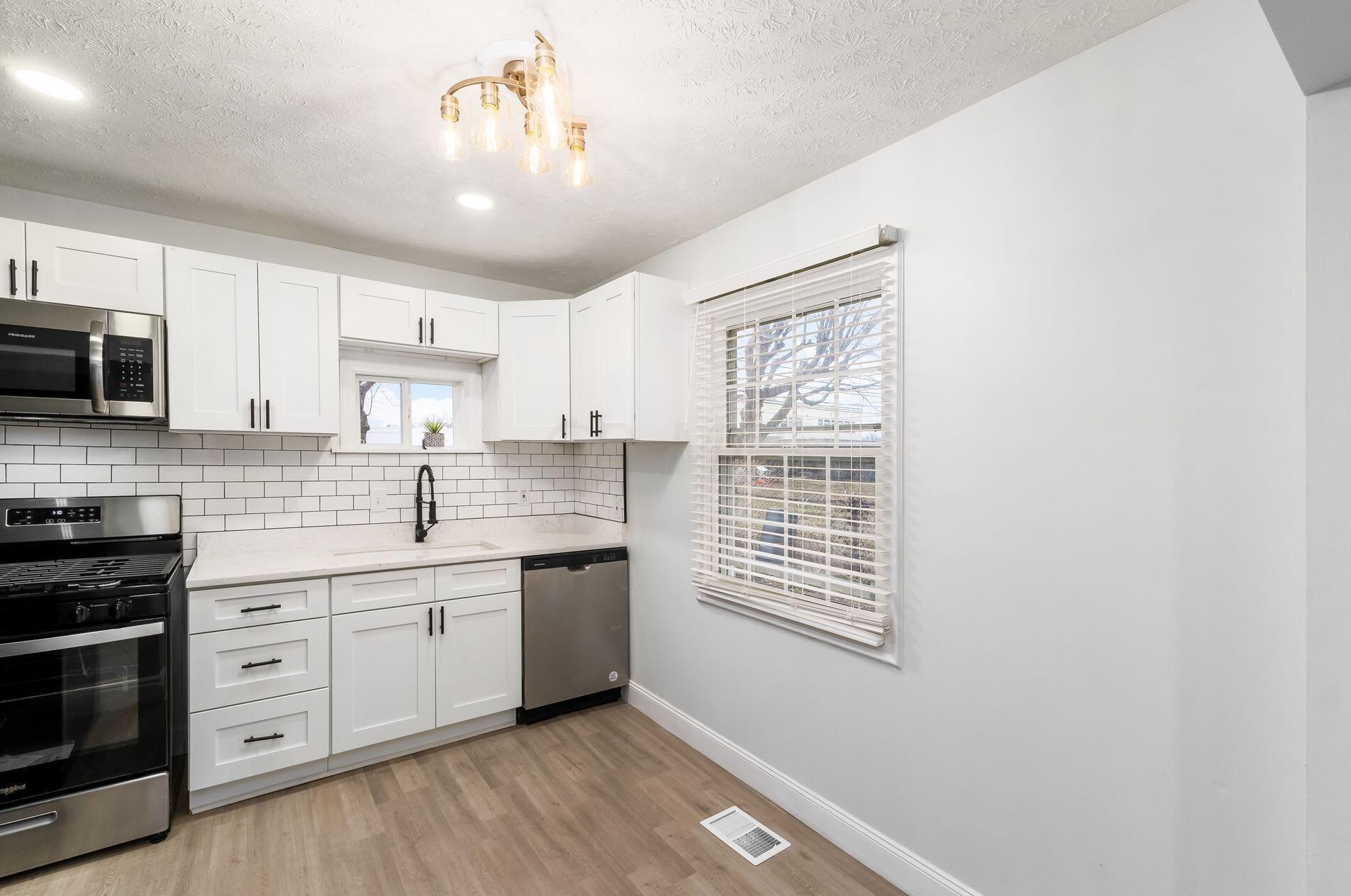 4963 Dimson Dr, Columbus OH  43213-2413 exterior