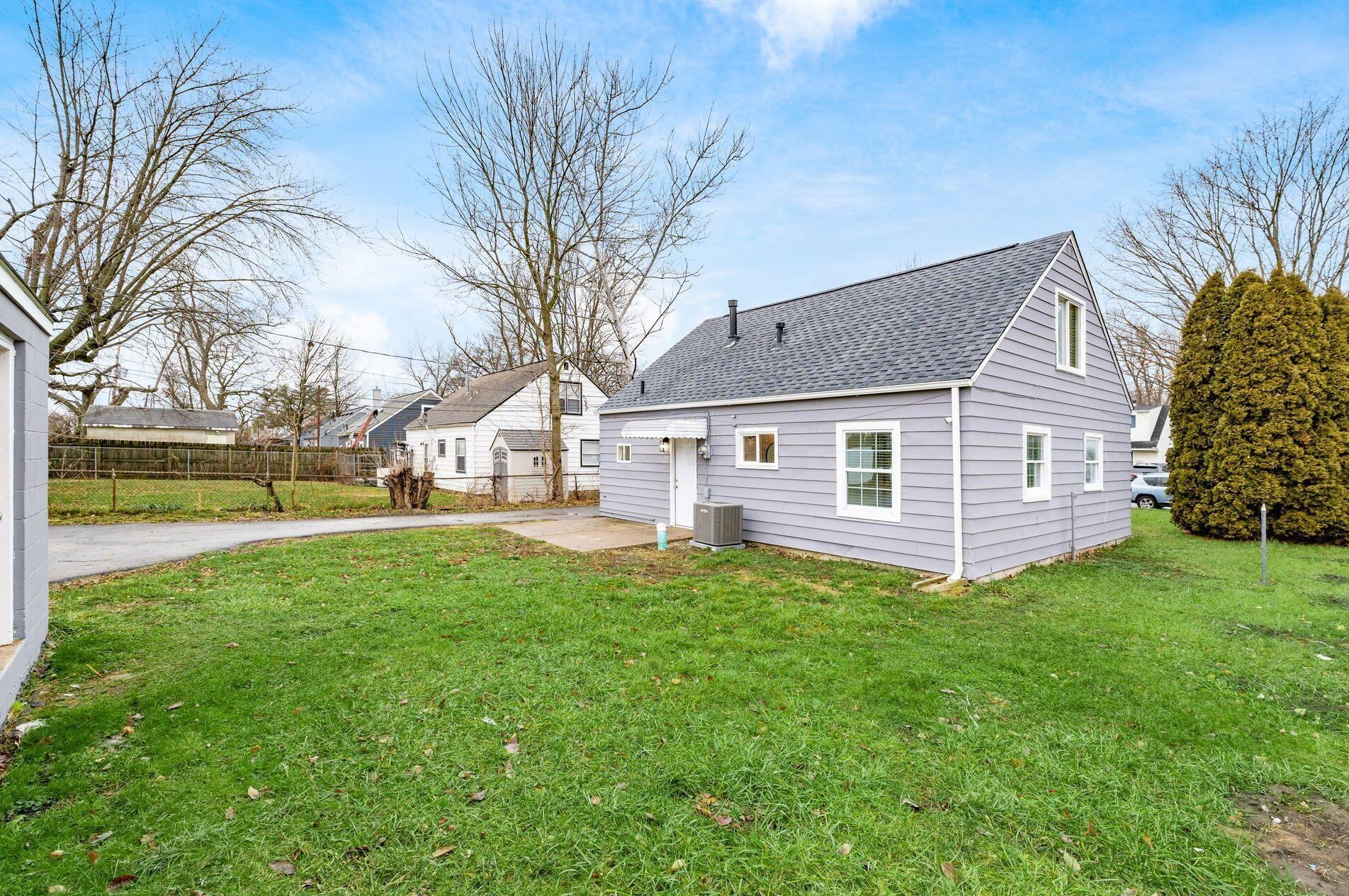 4963 Dimson Dr, Columbus OH  43213-2413 exterior