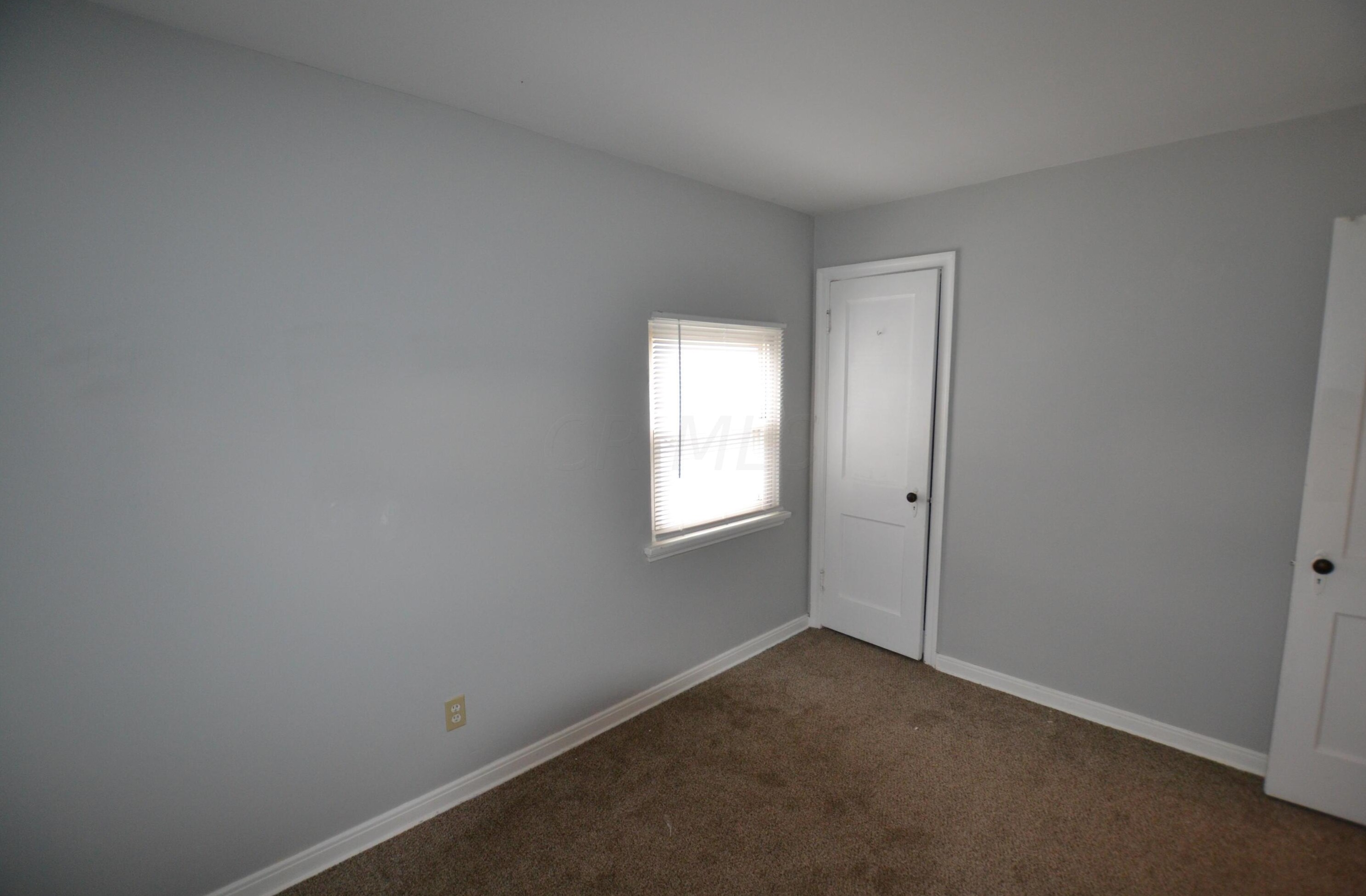 5593 Indianola Ave, Columbus OH 43085-3786 exterior