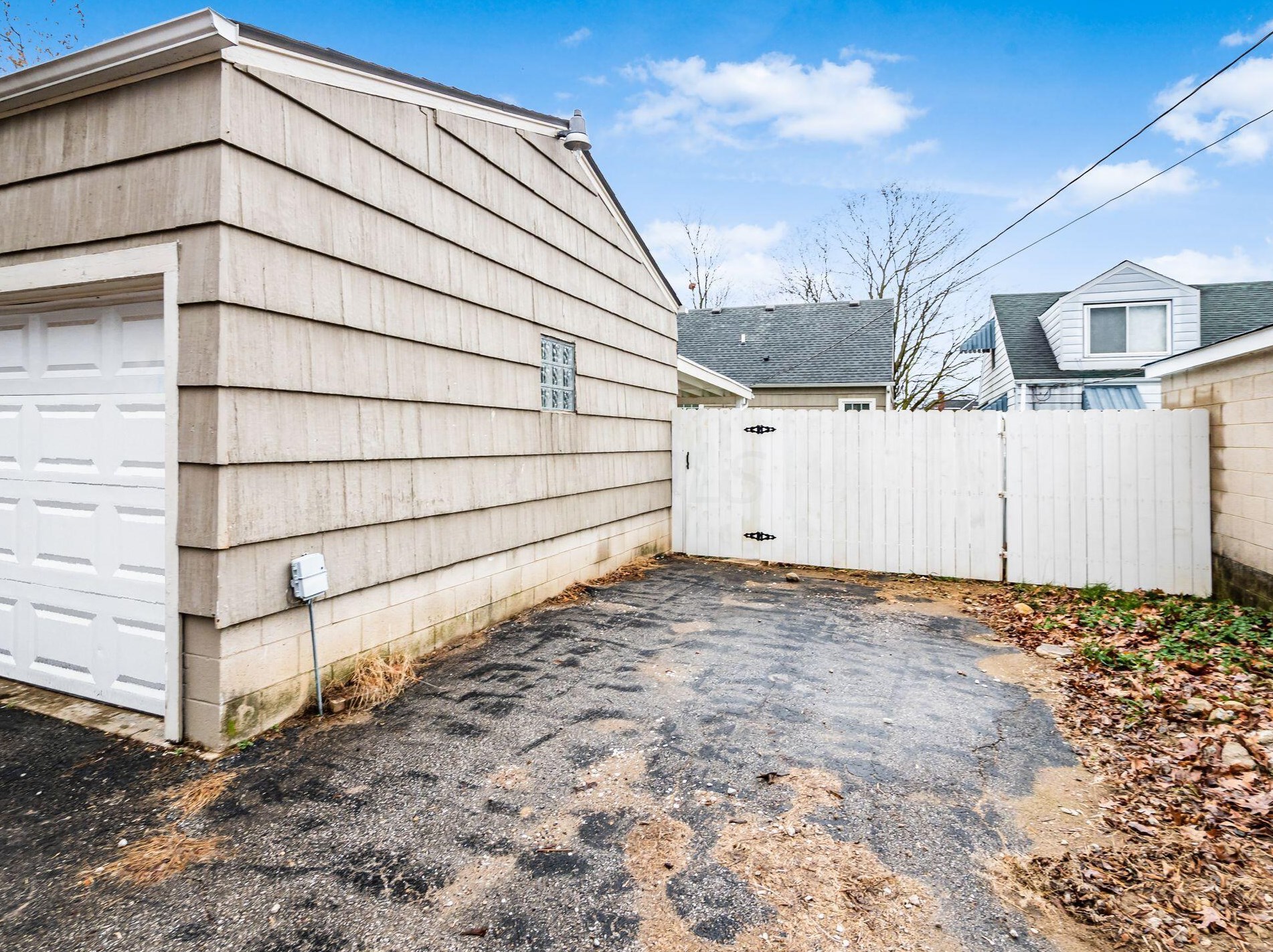 845 Wiltshire Rd, Columbus OH  43204-2338 exterior