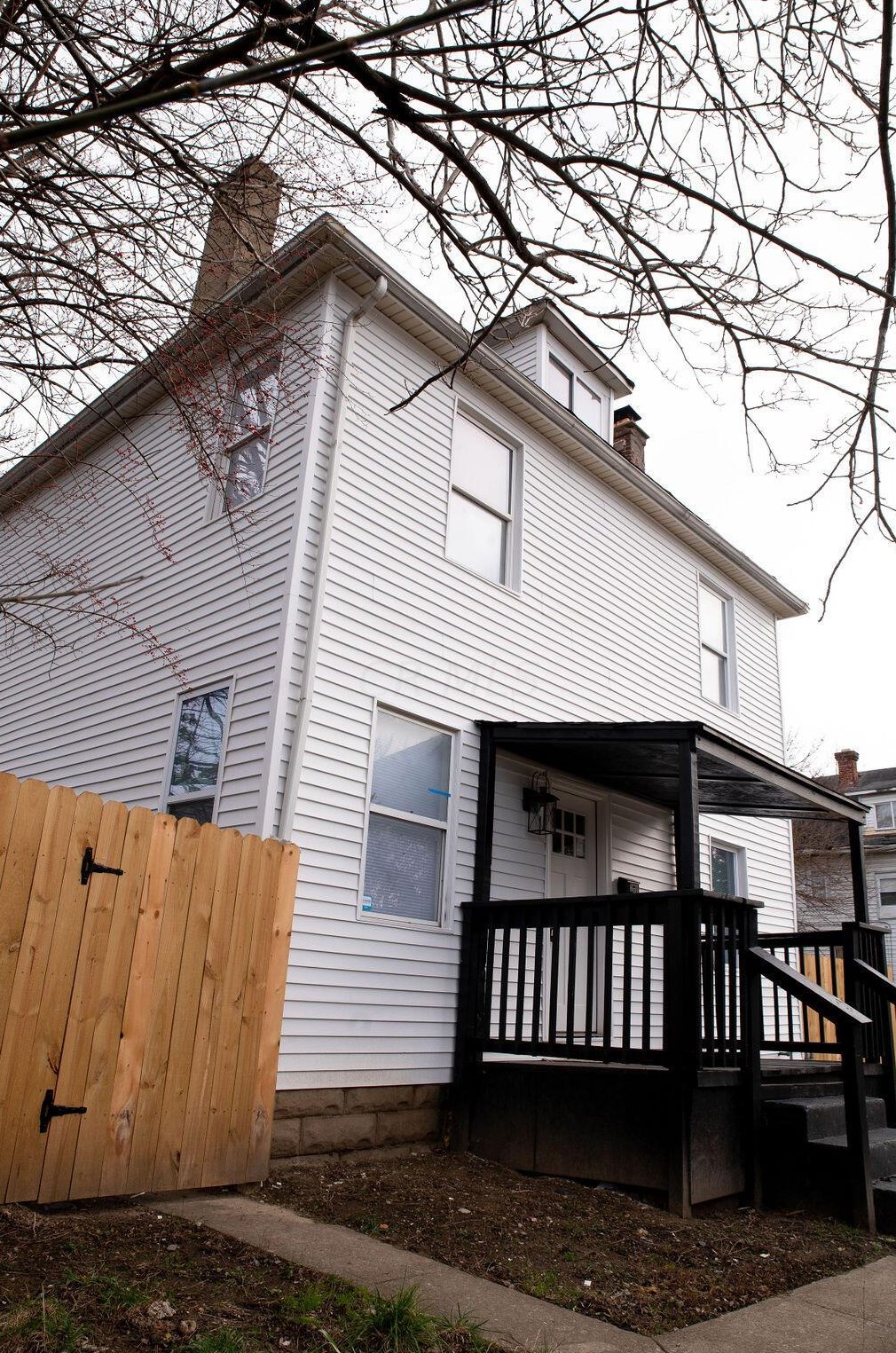 28 Wheatland Ave, Columbus OH  43204-3266 exterior