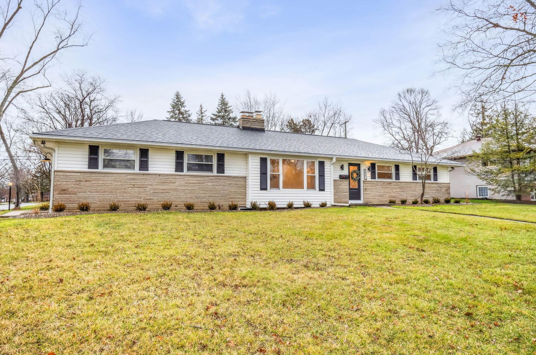 2554 Johnston Rd, Columbus OH  43220-4602 exterior