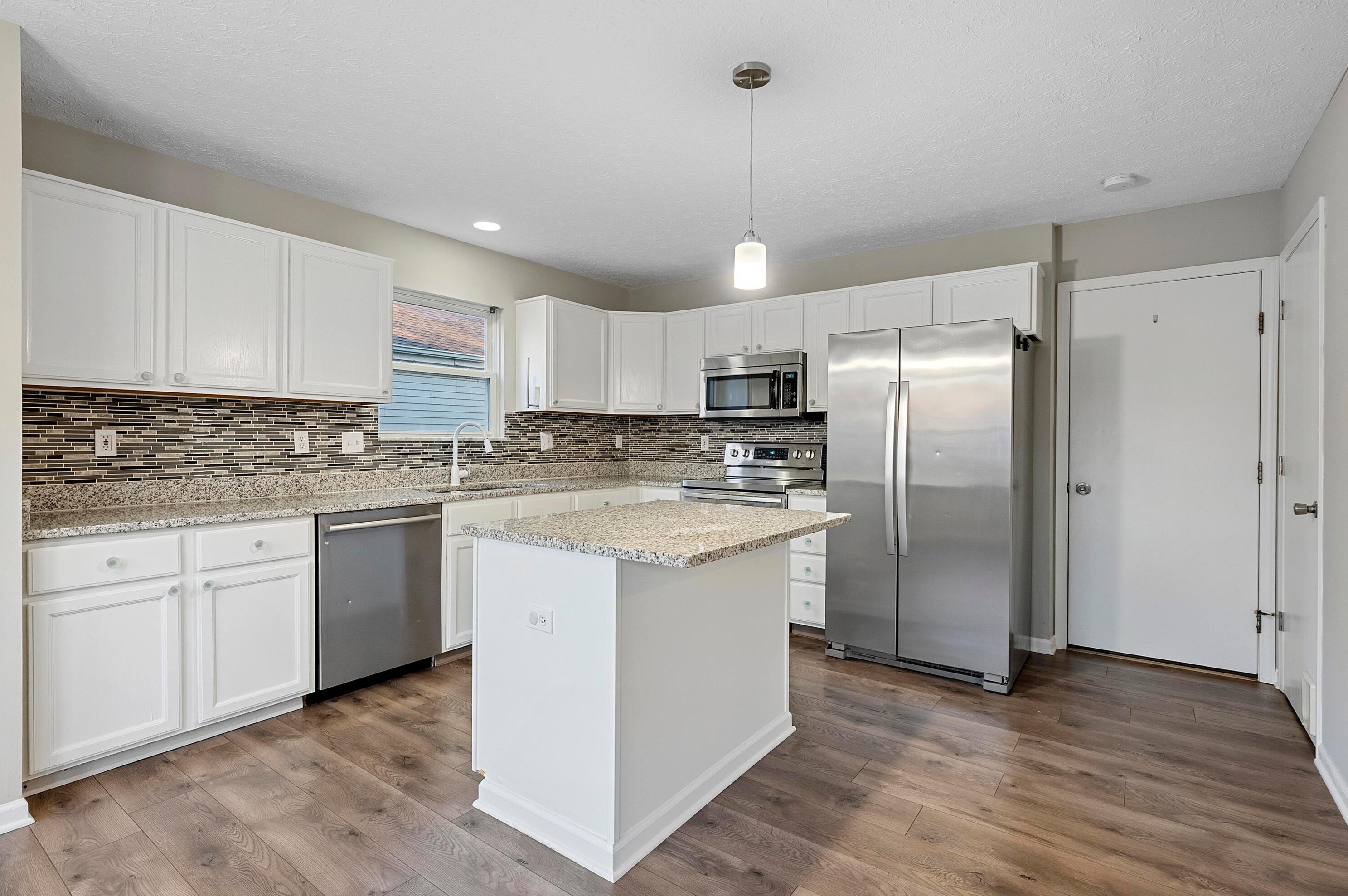 6994 Weurful Dr, Cnl Wnchstr OH  43110-8444 exterior