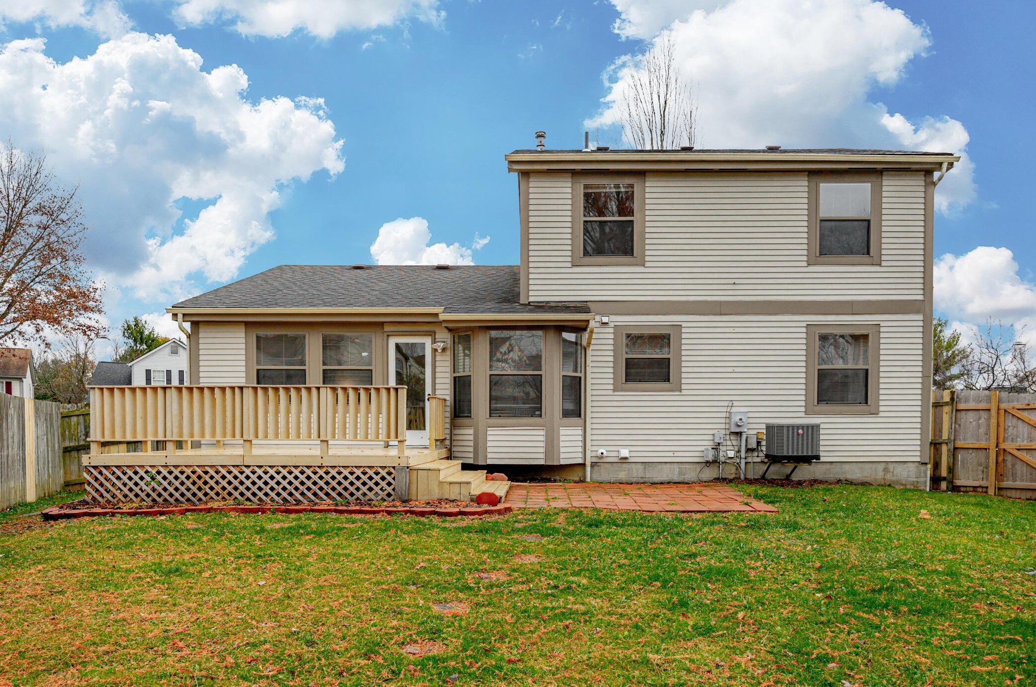 3200 Southern Hills Dr, Pickerington OH  43147-8652 exterior