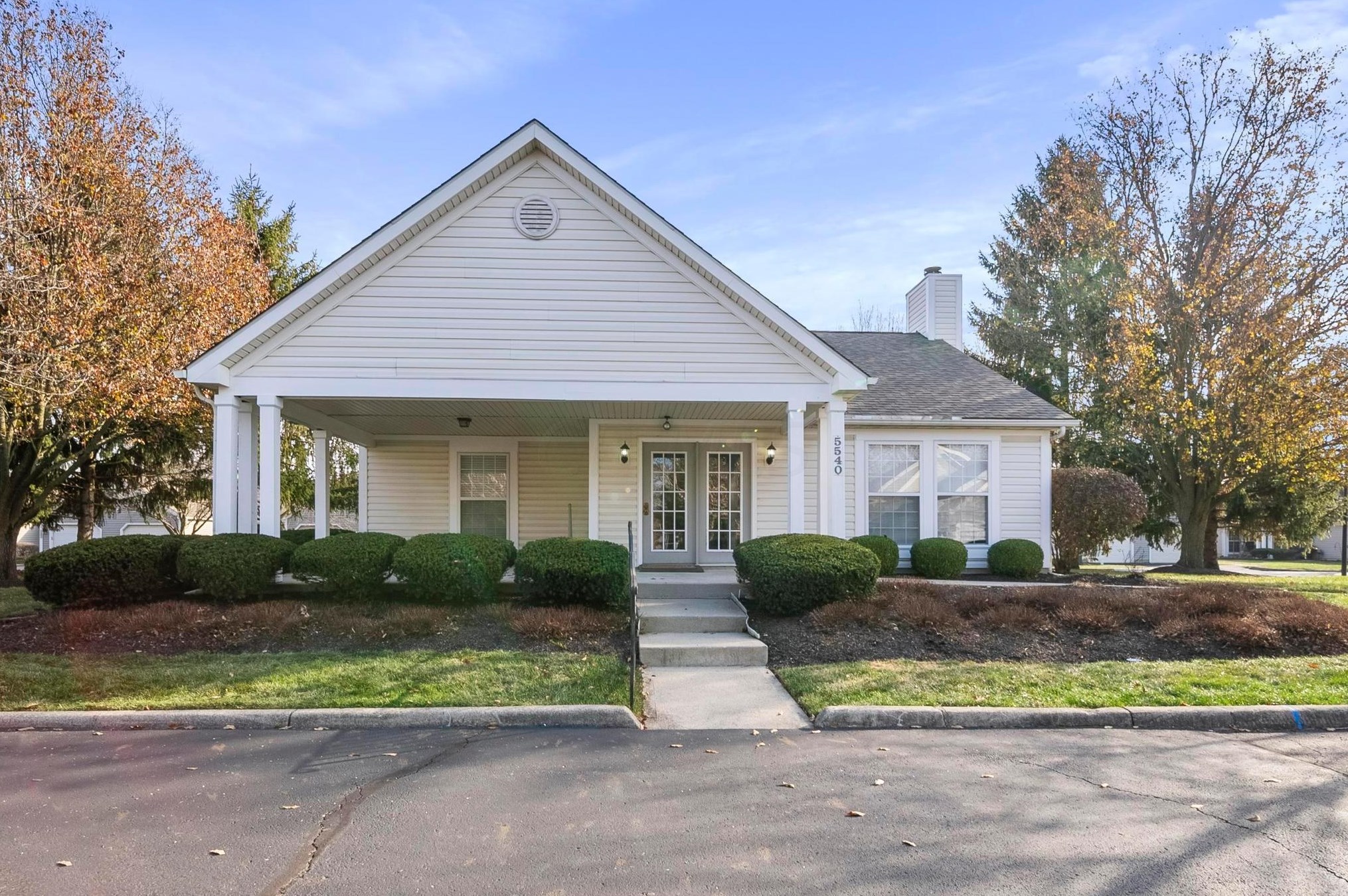 5544 Parkshire Dr, Columbus OH 43229-9352 exterior