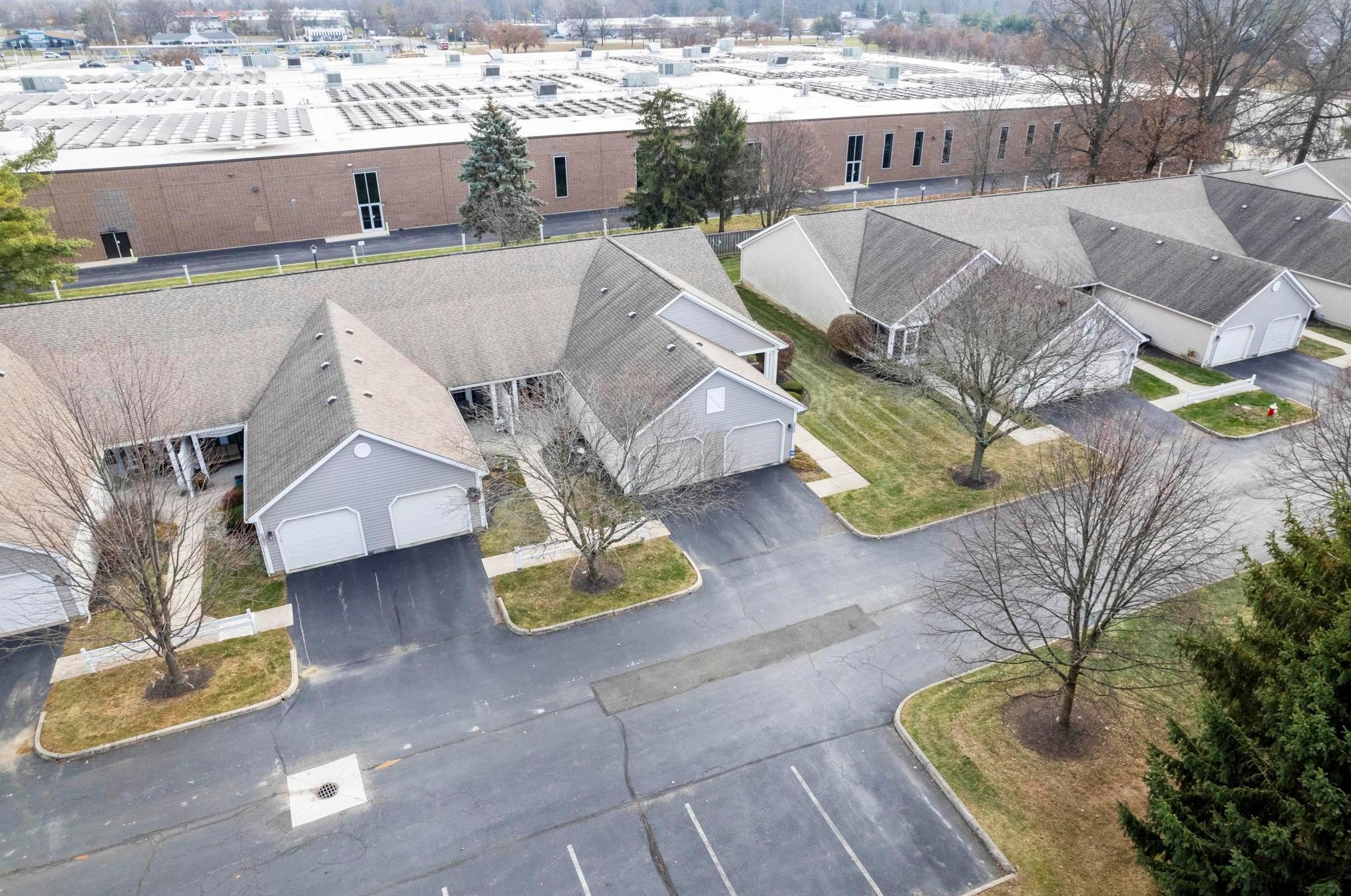 5544 Parkshire Dr, Columbus OH 43229-9352 exterior