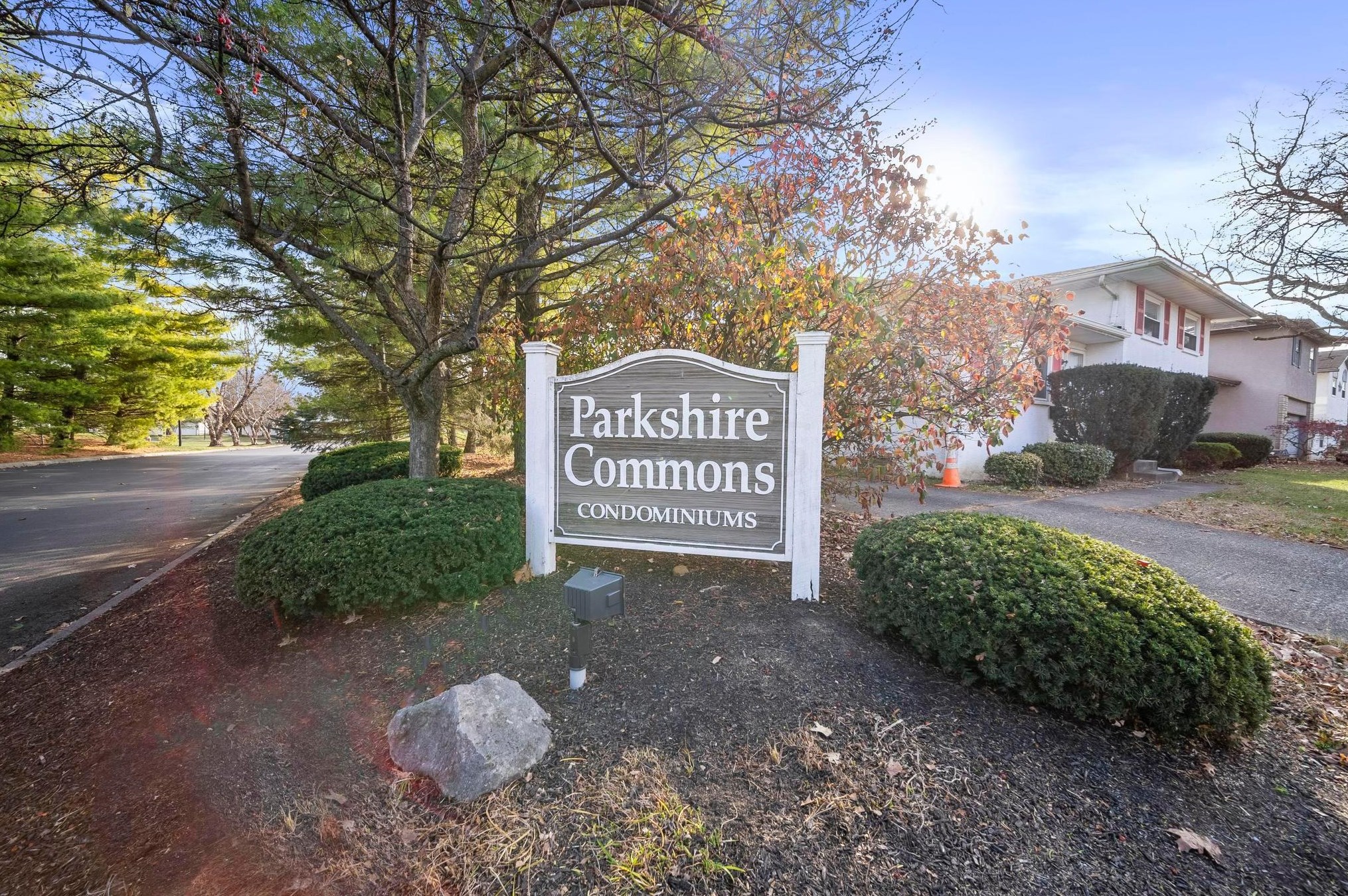 5544 Parkshire Dr, Columbus OH 43229-9352 exterior