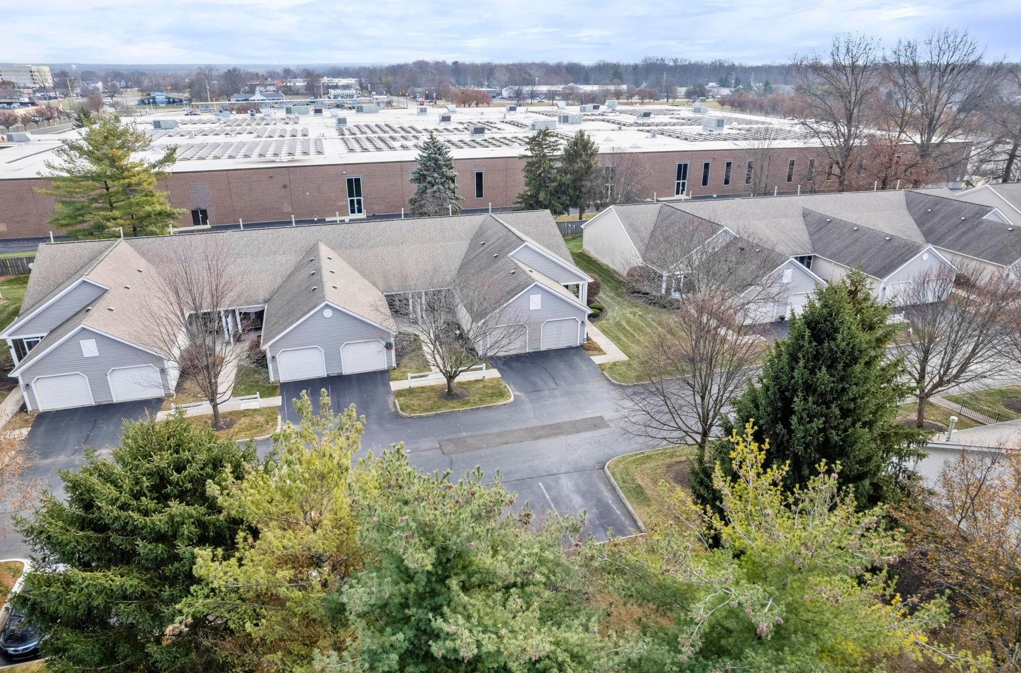 5544 Parkshire Dr, Columbus OH 43229-9352 exterior