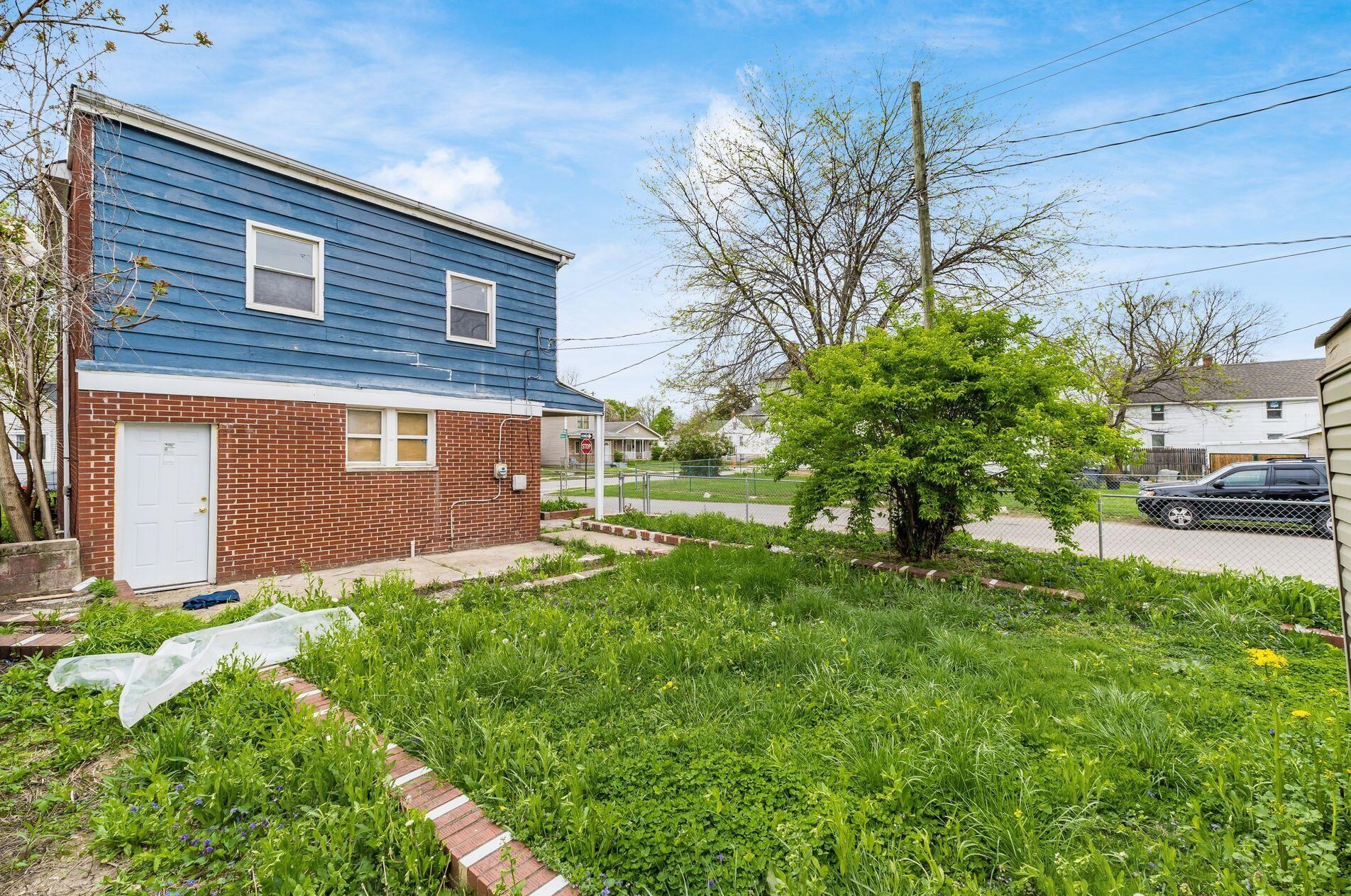 98 Oakley Ave, Columbus OH  43204-3214 exterior