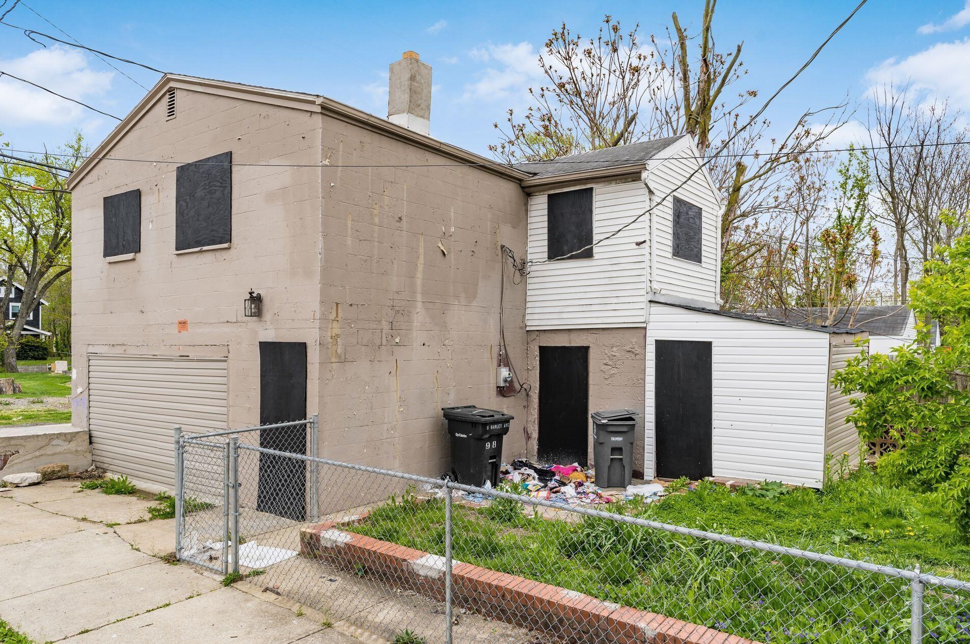 98 Oakley Ave, Columbus OH  43204-3214 exterior