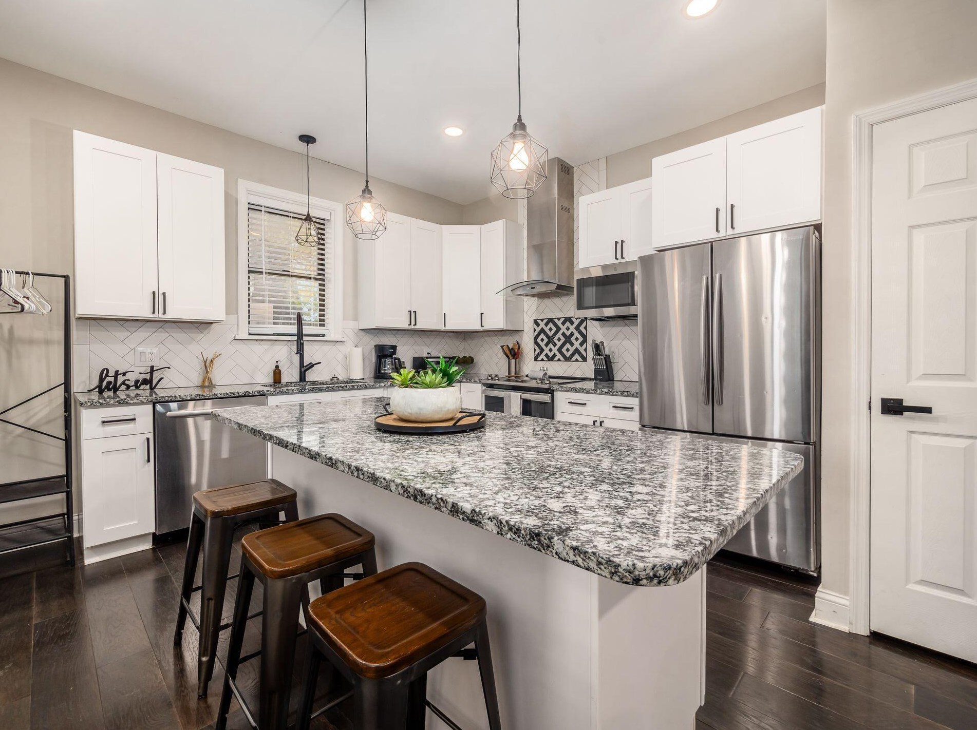 915 4th St, Columbus OH 43201-3625 exterior