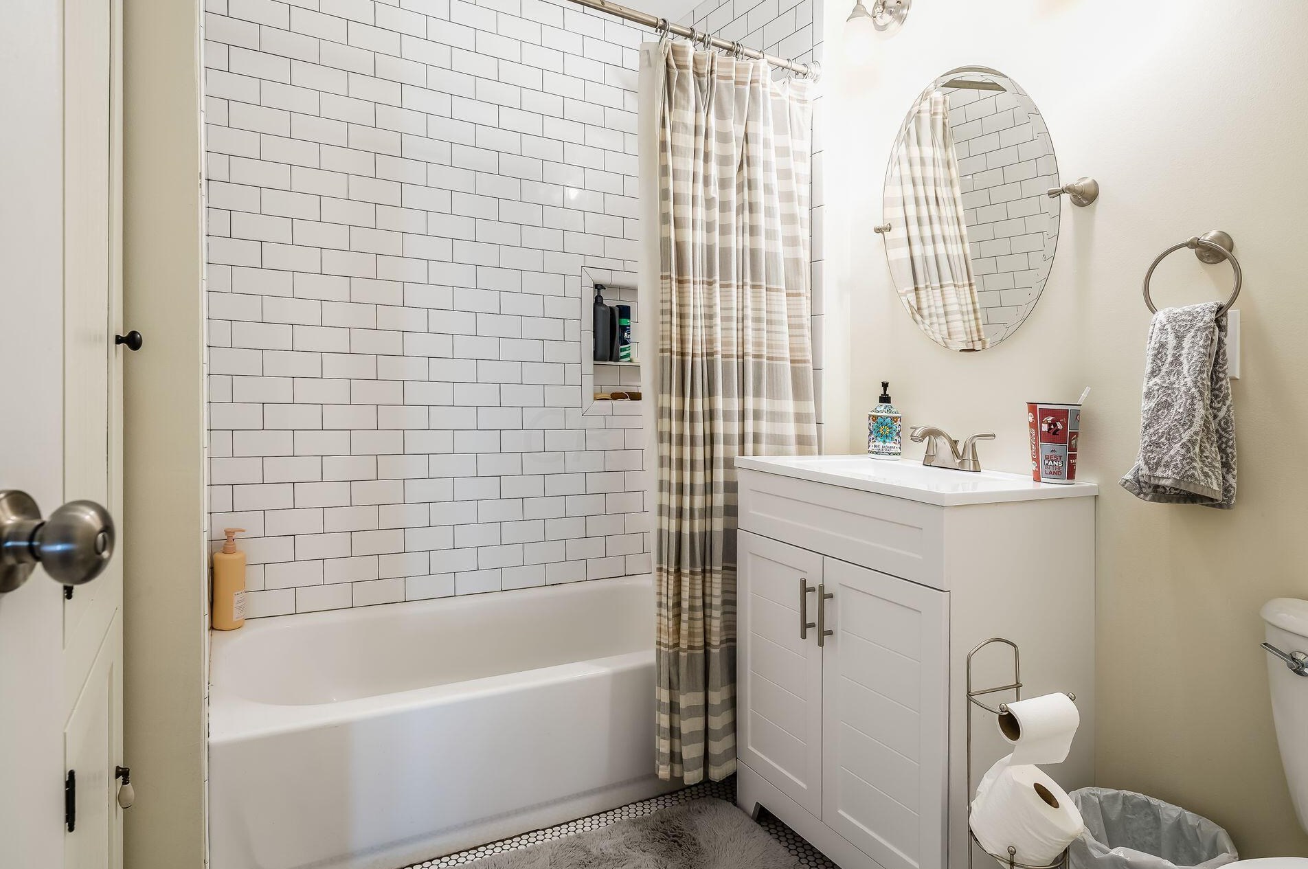 1625 Essex Rd, Columbus OH 43221-3842 exterior