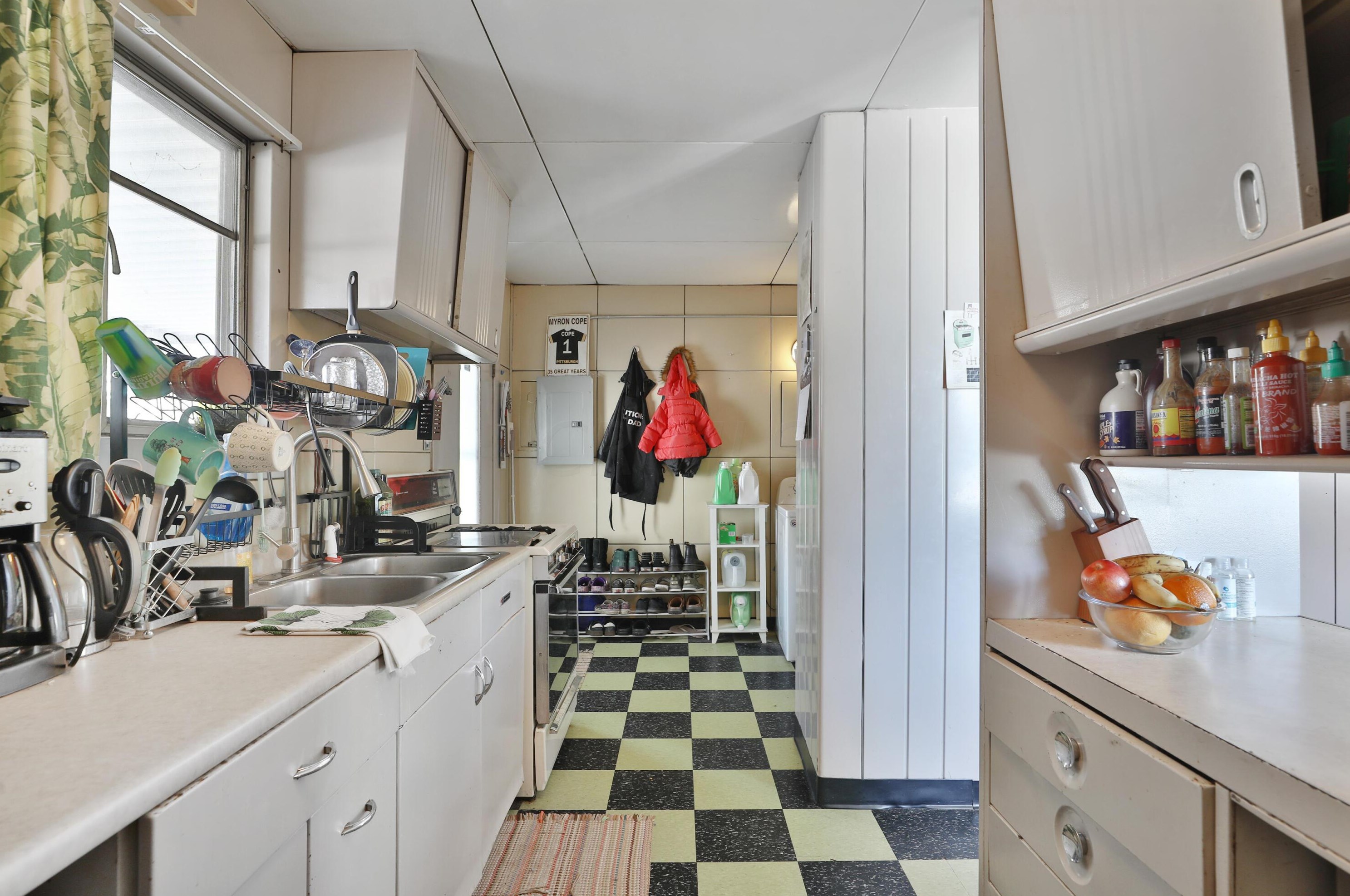 1616 Weber Rd, Columbus OH  43211-1538 exterior