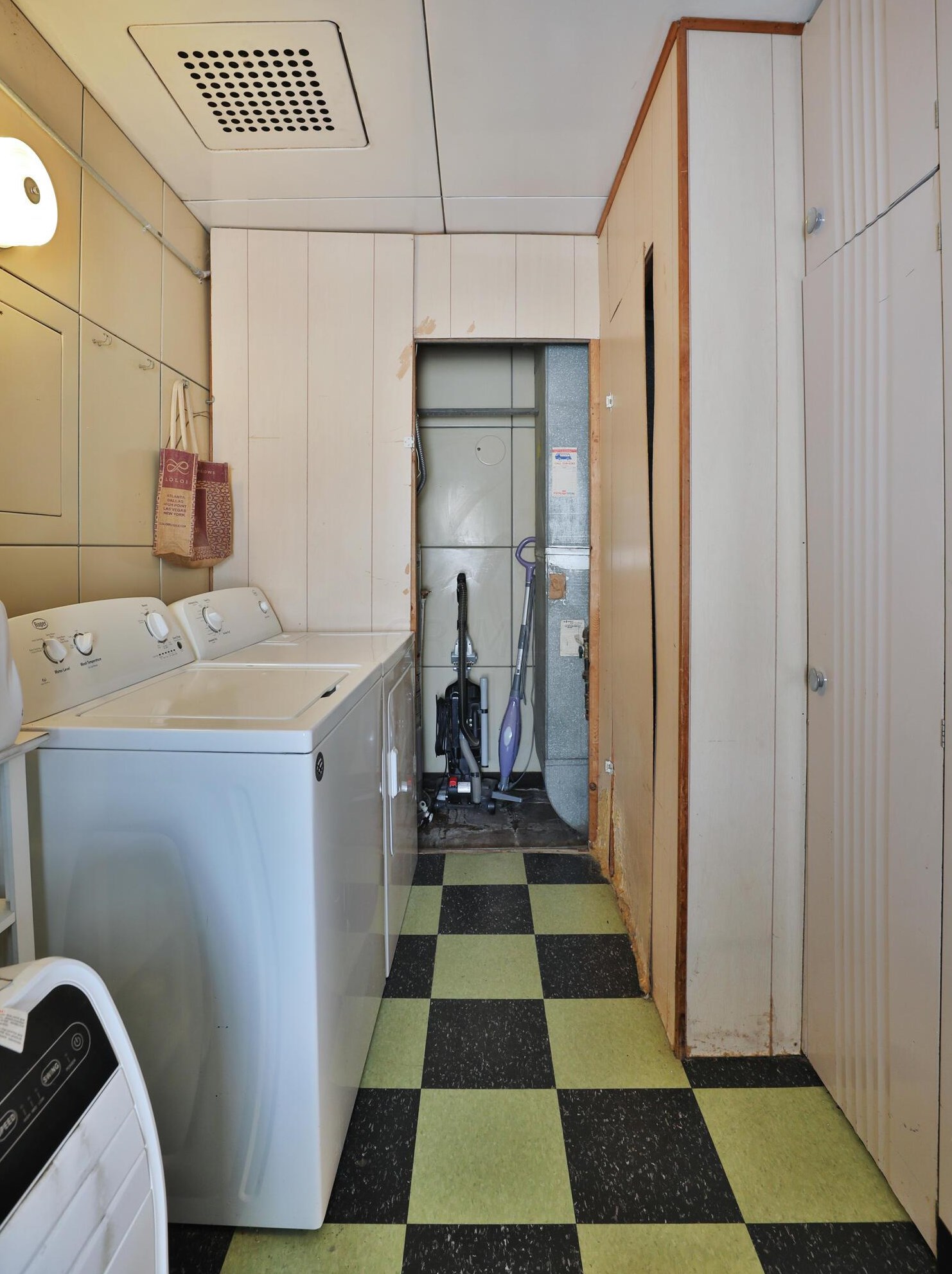 1616 Weber Rd, Columbus OH  43211-1538 exterior