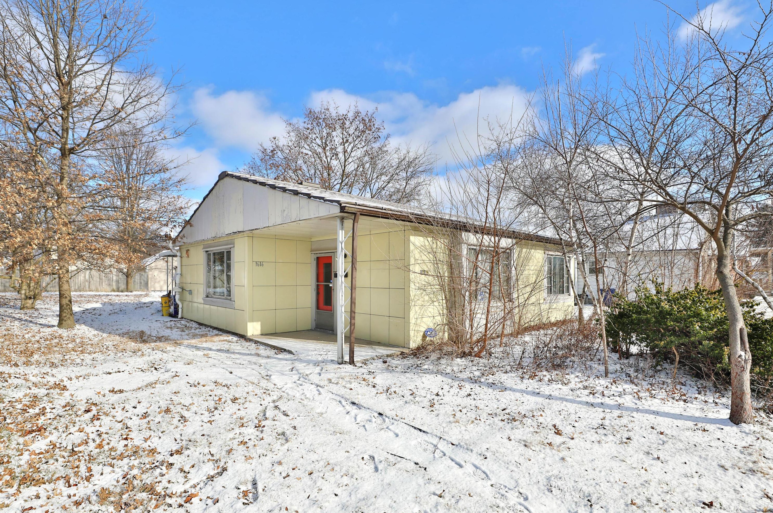 1616 Weber Rd, Columbus OH  43211-1538 exterior
