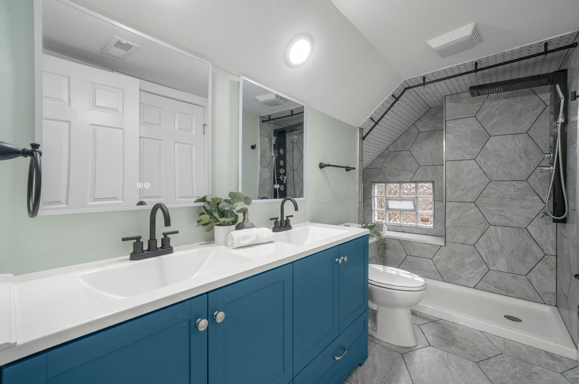 902 Linwood Ave, Columbus OH  43206-1619 exterior