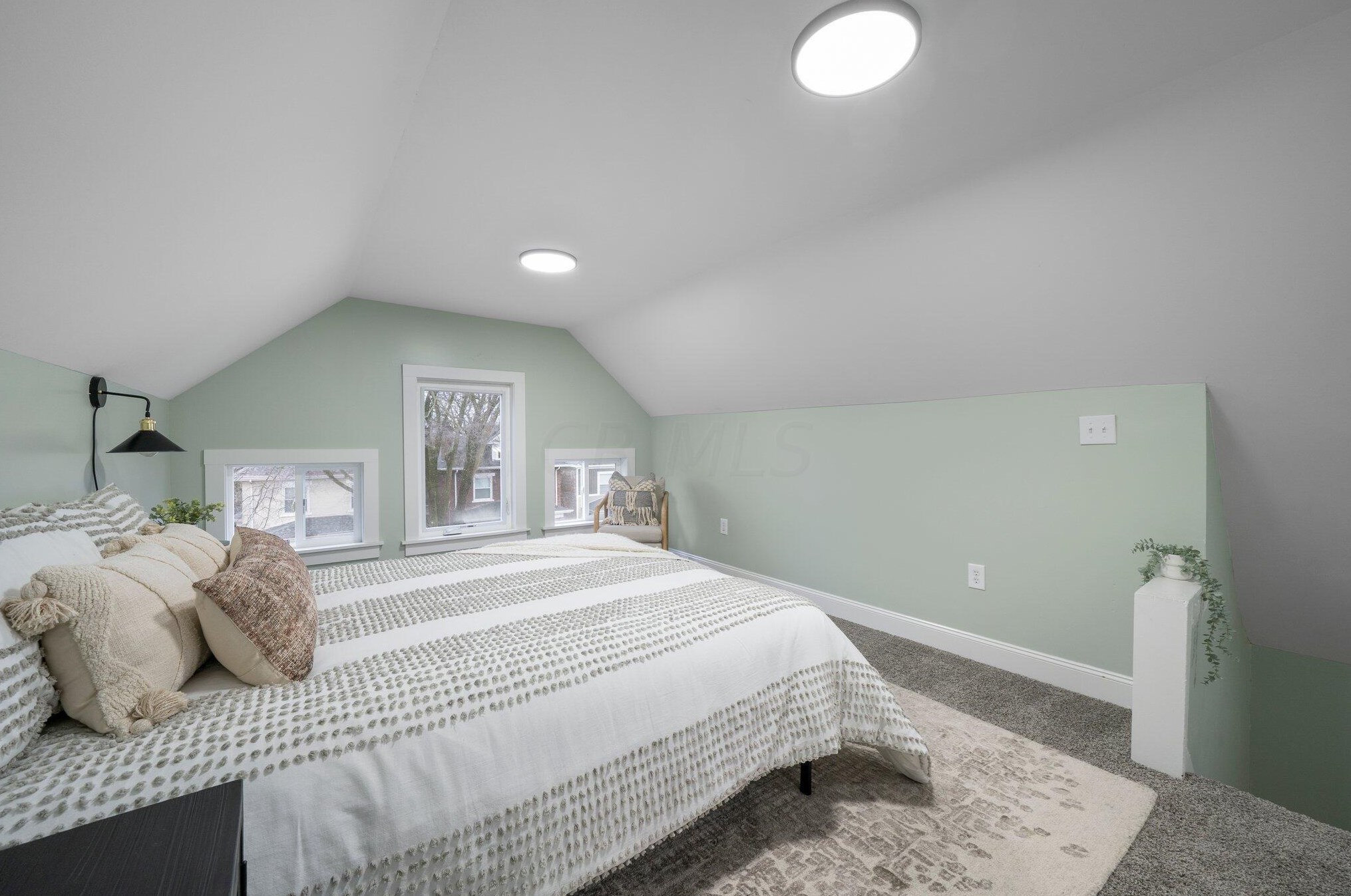 902 Linwood Ave, Columbus OH  43206-1619 exterior