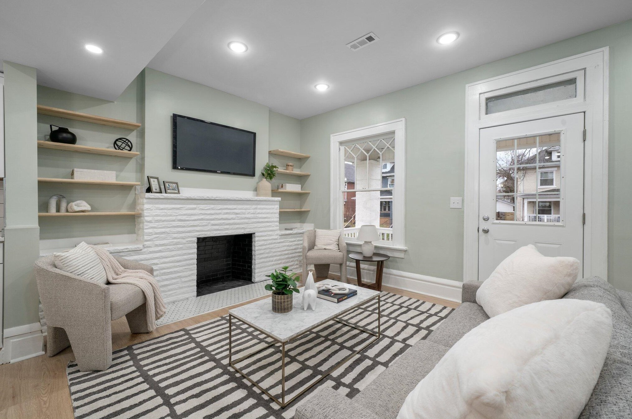 902 Linwood Ave, Columbus OH  43206-1619 exterior