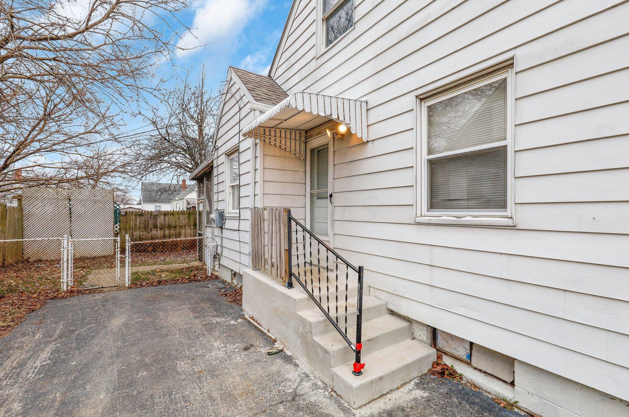 3215 Karl Rd, Columbus OH 43224-4157 exterior