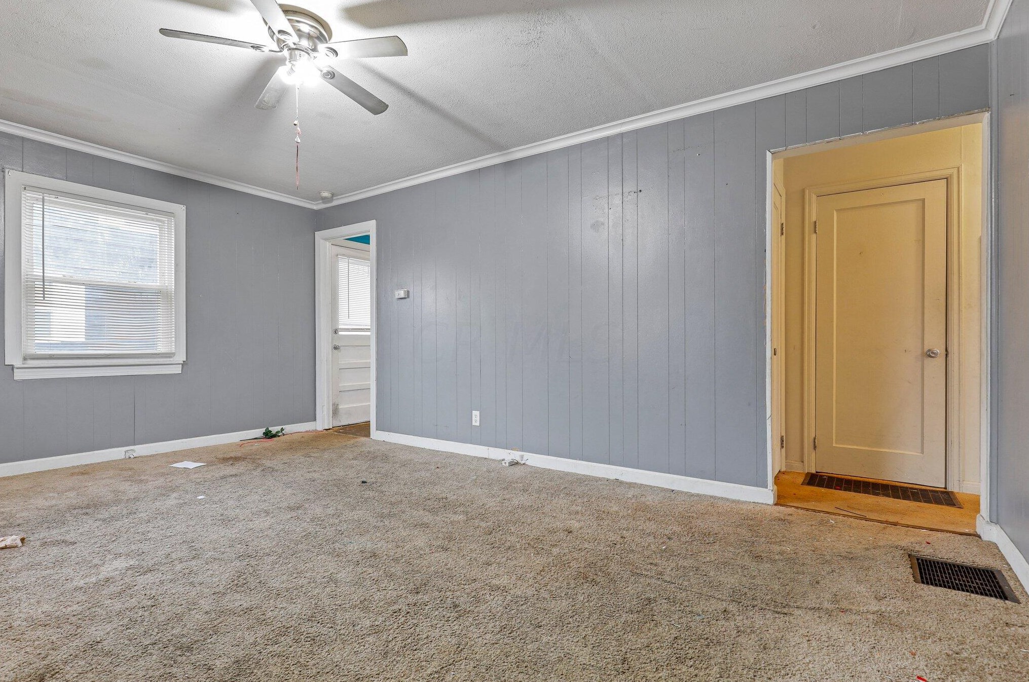 3215 Karl Rd, Columbus OH 43224-4157 exterior