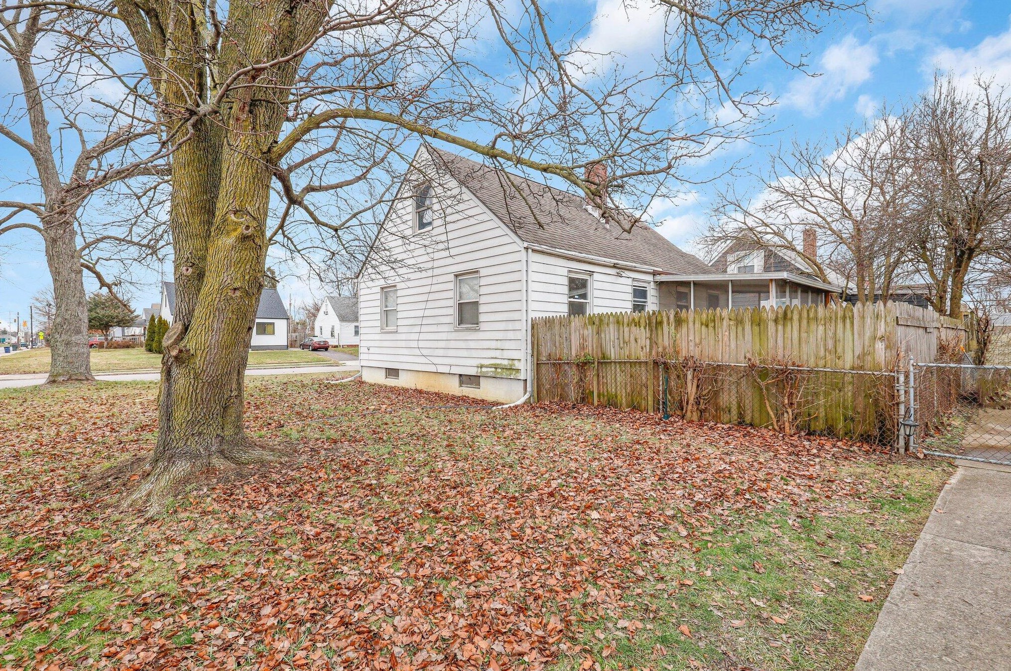 3215 Karl Rd, Columbus OH 43224-4157 exterior